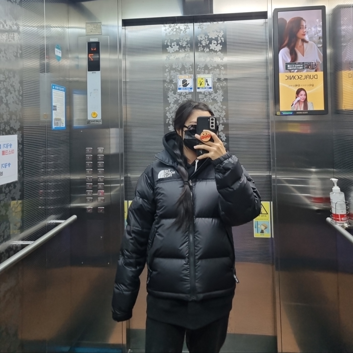 The North Face 1996 Eco Nuptse Jacket Black 착용 스타일 - 3