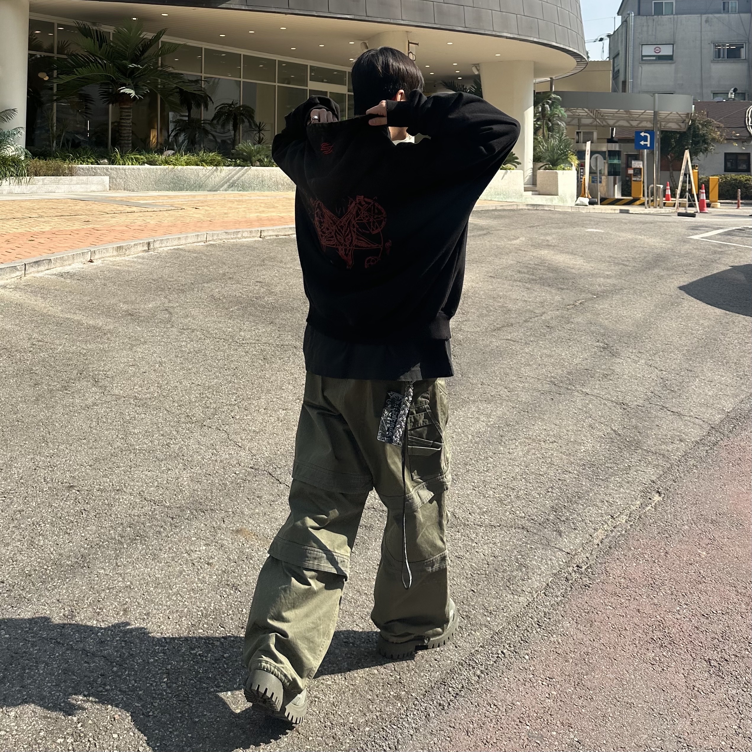 Undermycar x Emostanceclub Deremo Double Logo Oversized Hoodie Toreador - 23FW, Farfromwhat Far Layered Work Pants Olive 착용 스타일 - 3