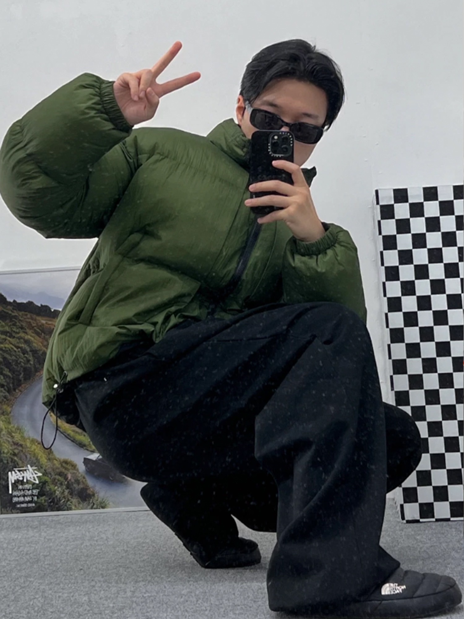 The North Face Thermoball Traction Mule V Black, Nike ACG Therma-Fit ADV Lunar Lake Puffer Jacket Black - Asia 착용 스타일 - 4