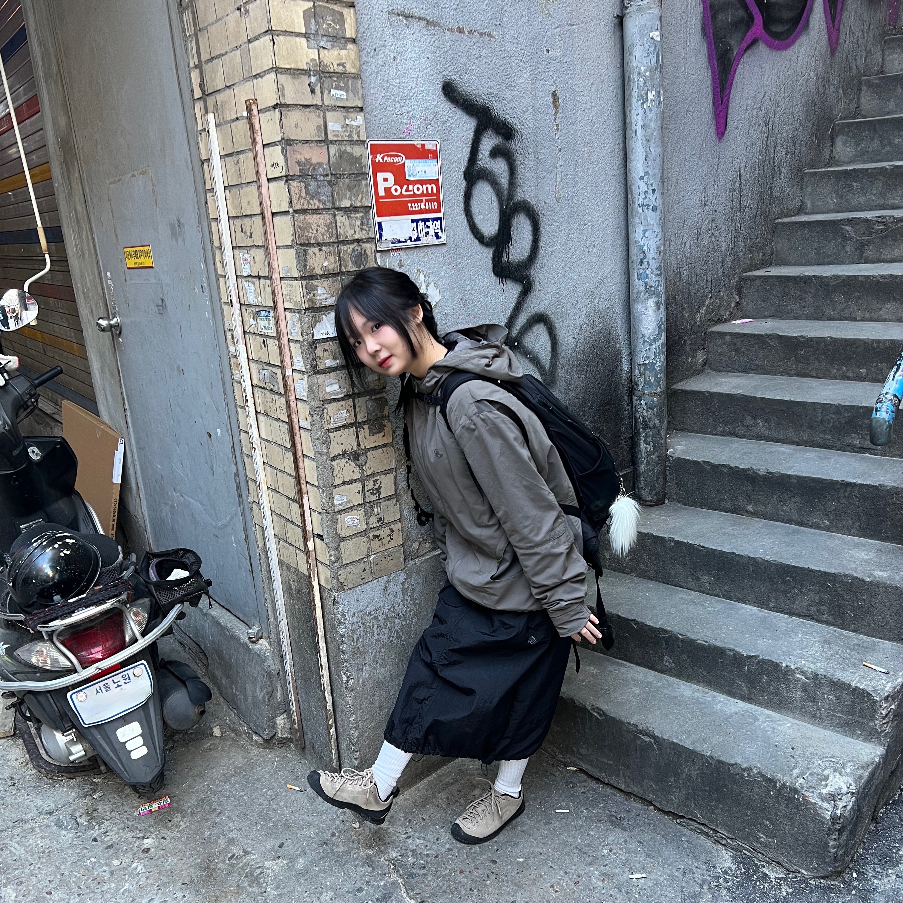 (W) Keen Jasper Suede Sneakers Silver Mink, Sansan Gear Eclipse Pocket Jacket Ash Brown - 23FW 착용 스타일 - 4