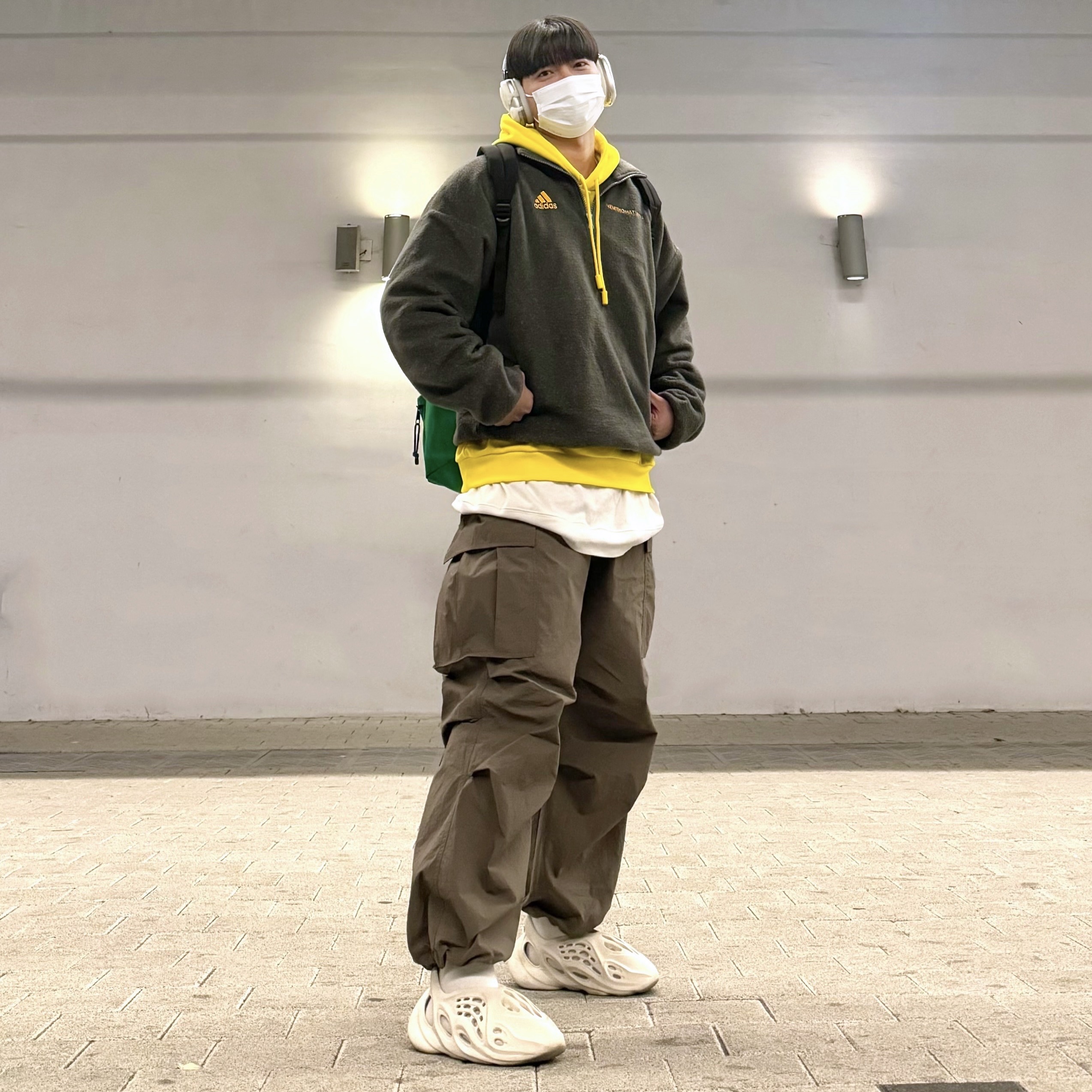 Apple AirPods Max Lightning Silver (Korean Ver.), [KREAM 단독] Test Artifact Era Max Drip White 착용 스타일 - 2