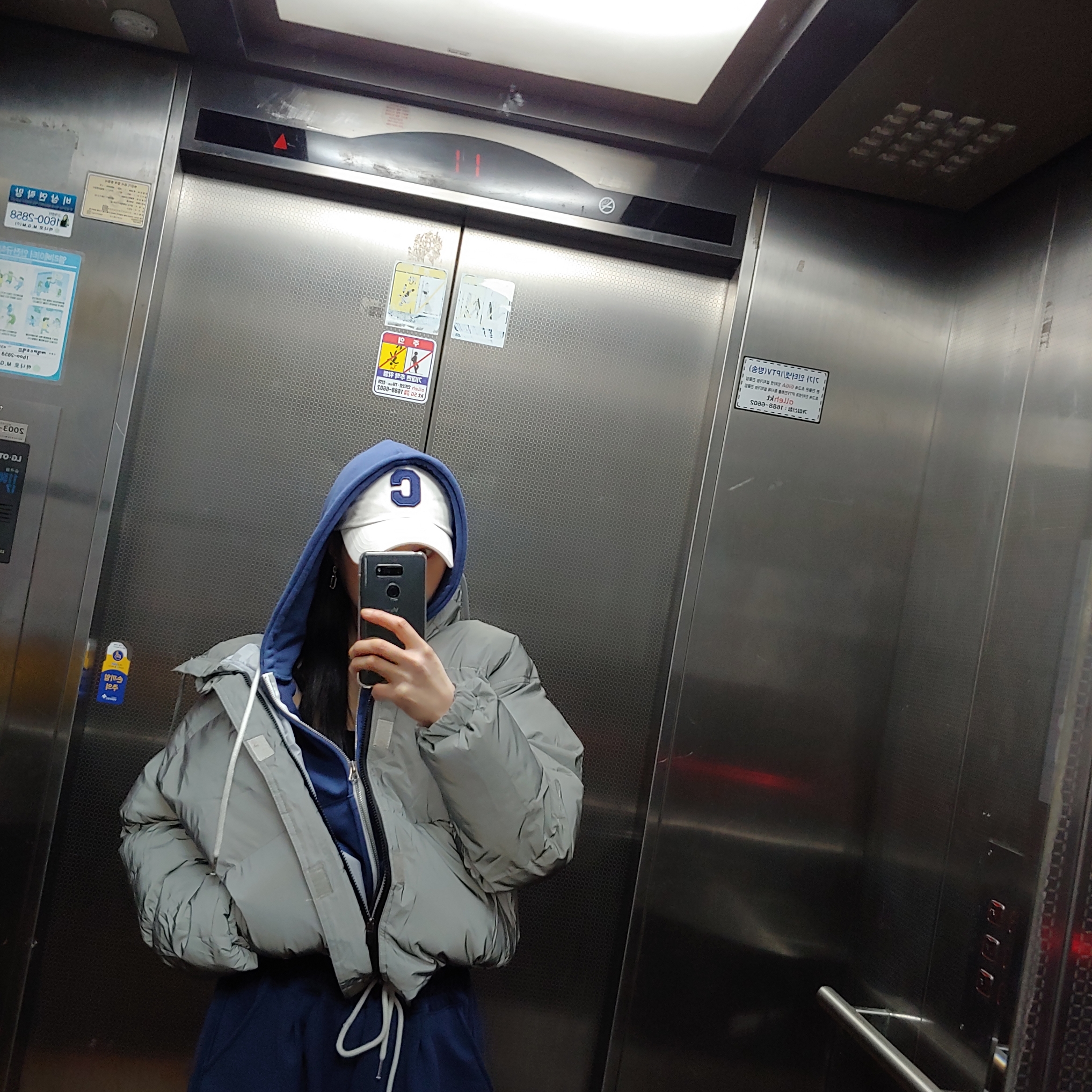 Essentials Puffer Jacket Silver Reflective - 20SS 착용 스타일