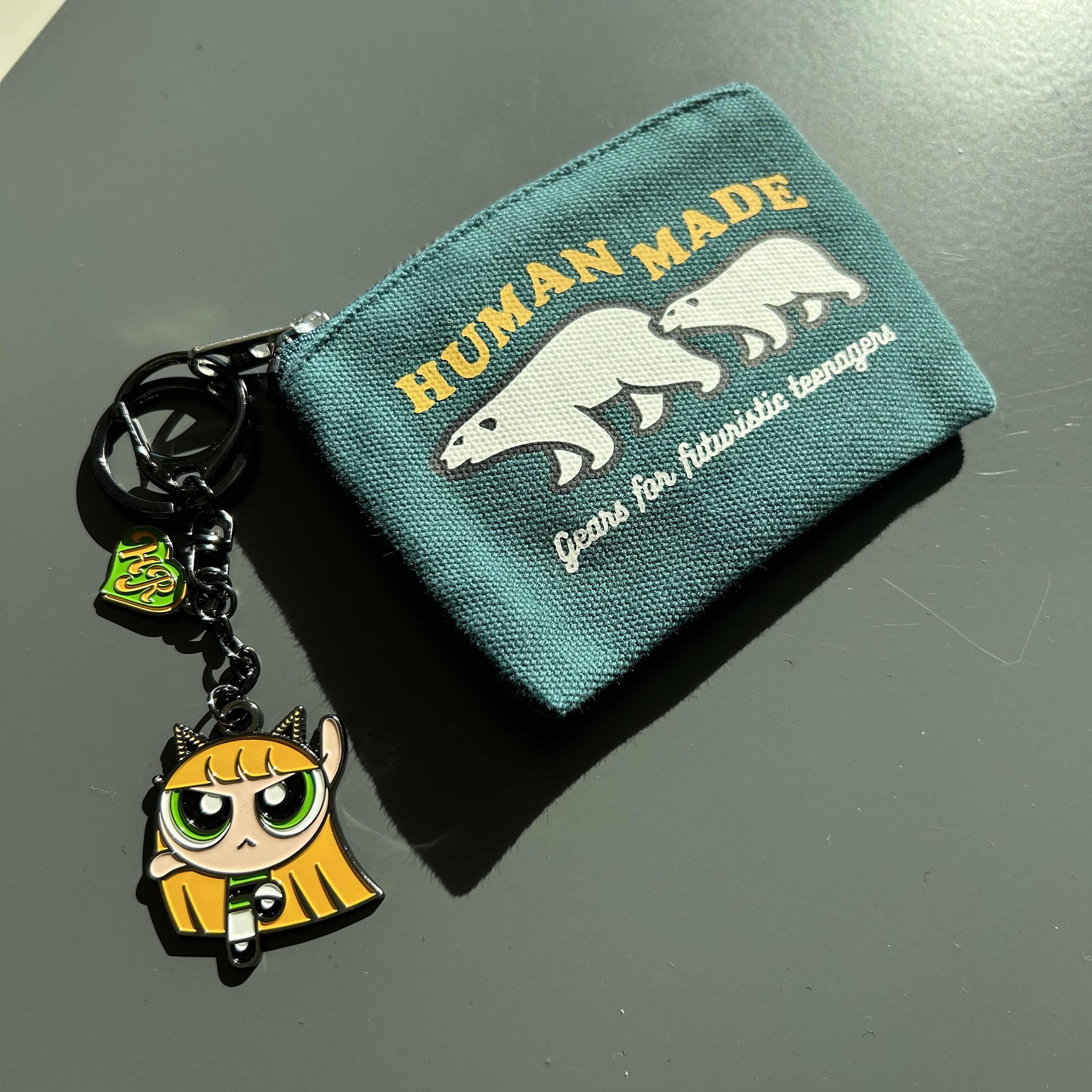 Human Made Card Case Green, NewJeans x The Powerpuff Girls Metal Keyring Haerin 착용 스타일