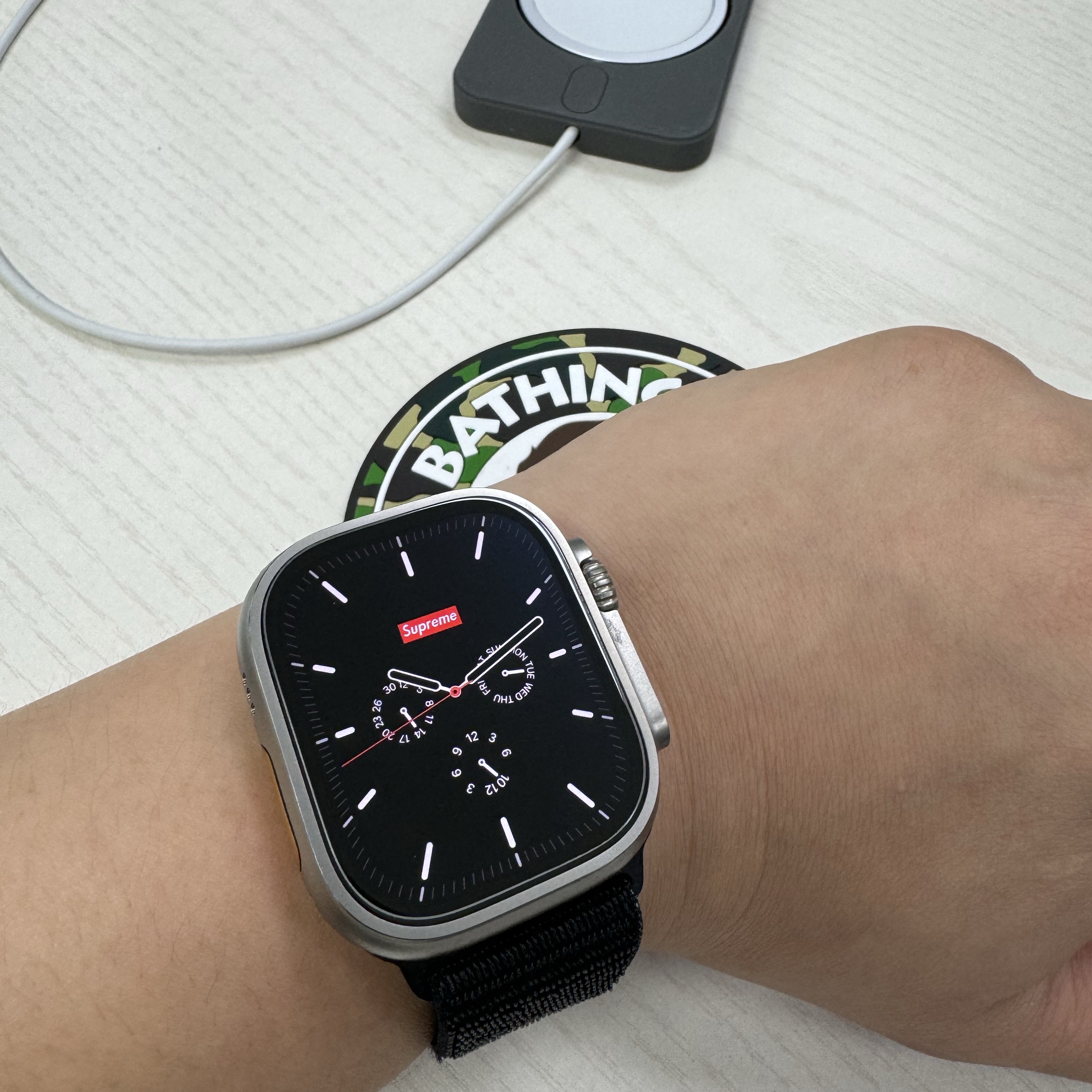 Apple Watch Ultra 2 49mm Titanium Case with Ocean Band Orange (Korean Ver.) 착용 스타일