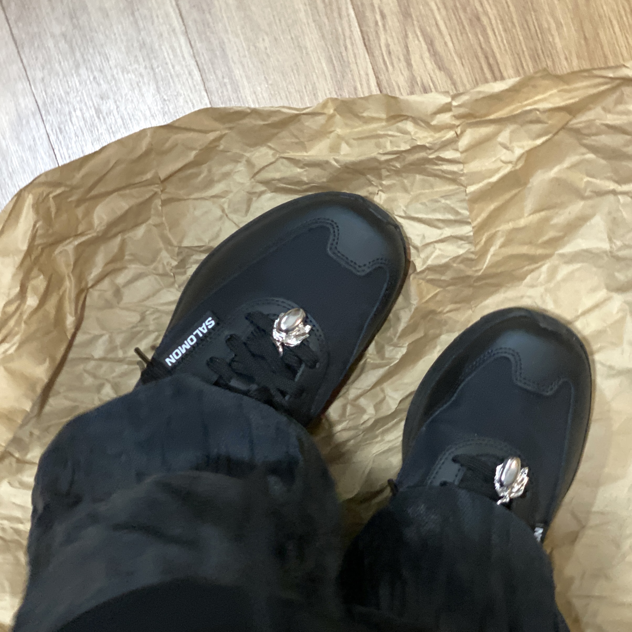 Salomon x Comme des Garcons SR90 Black 착용 스타일 - 2