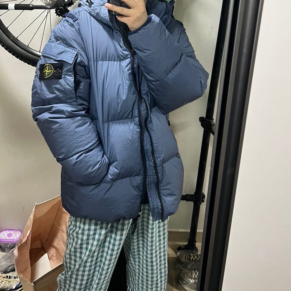 Stone Island 40223 Garment Dyed Crinkle Reps Down Jacket Avio Blue - 22FW 착용 스타일