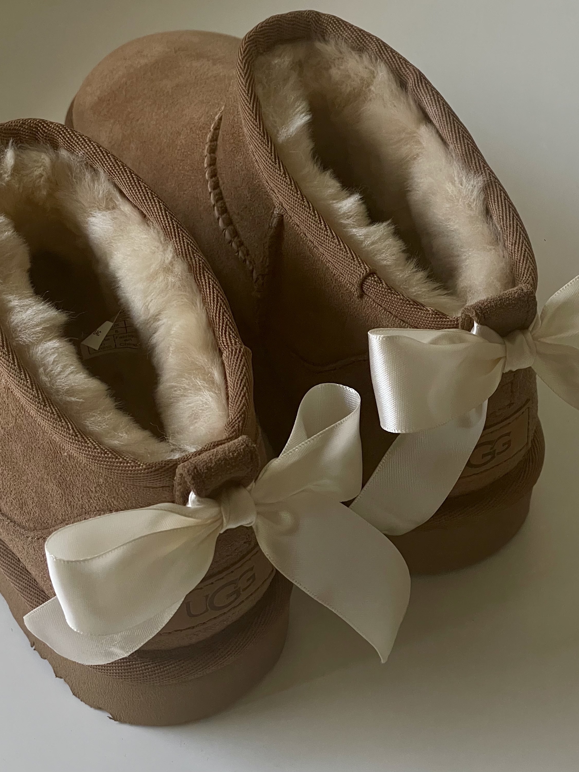 (W) UGG Classic Ultra Mini Boots Chestnut 착용 스타일 - 2