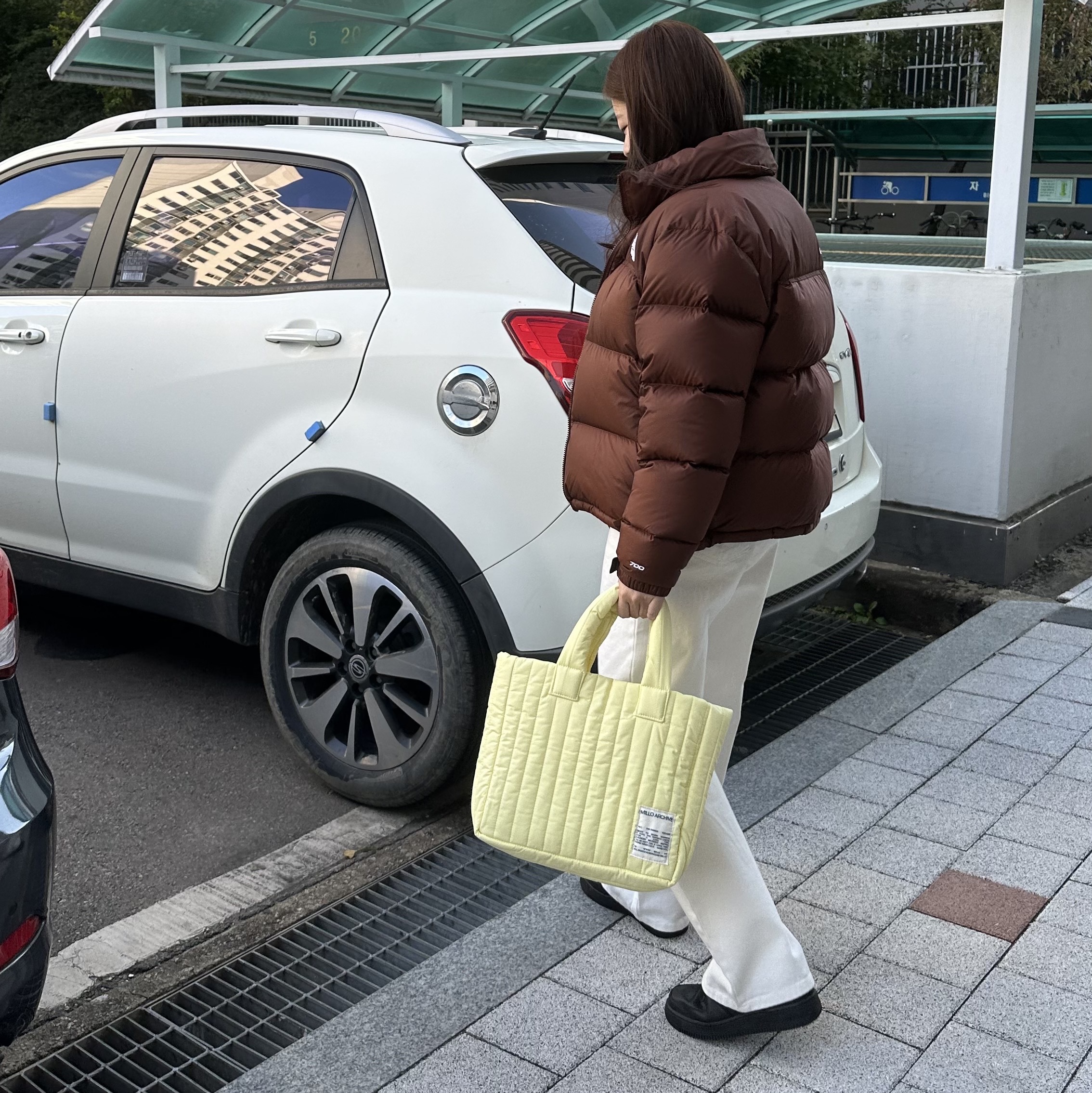 (W) The North Face 1996 Retro Nuptse Jacket Dark Oak 착용 스타일