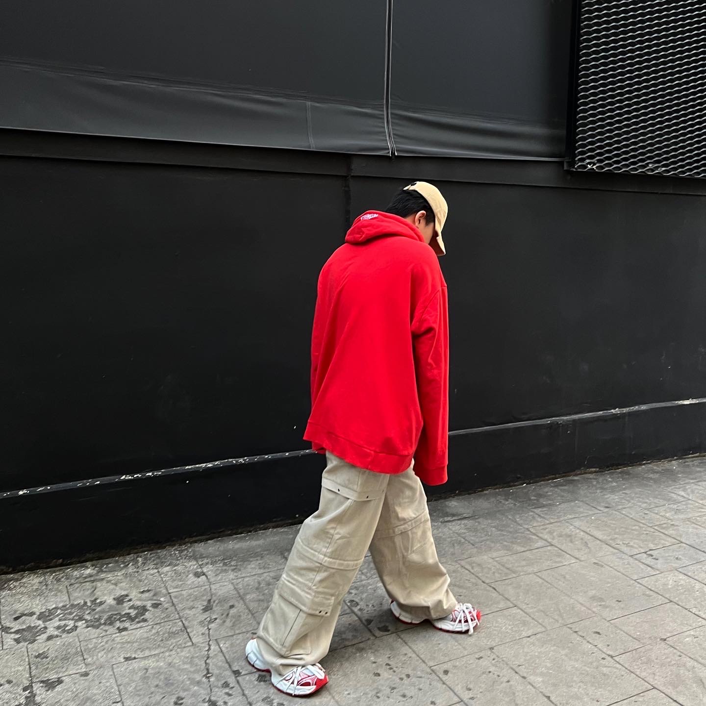 Balenciaga 3XL Sneakers White Red, Balenciaga x Adidas Cap Black 착용 스타일 - 3
