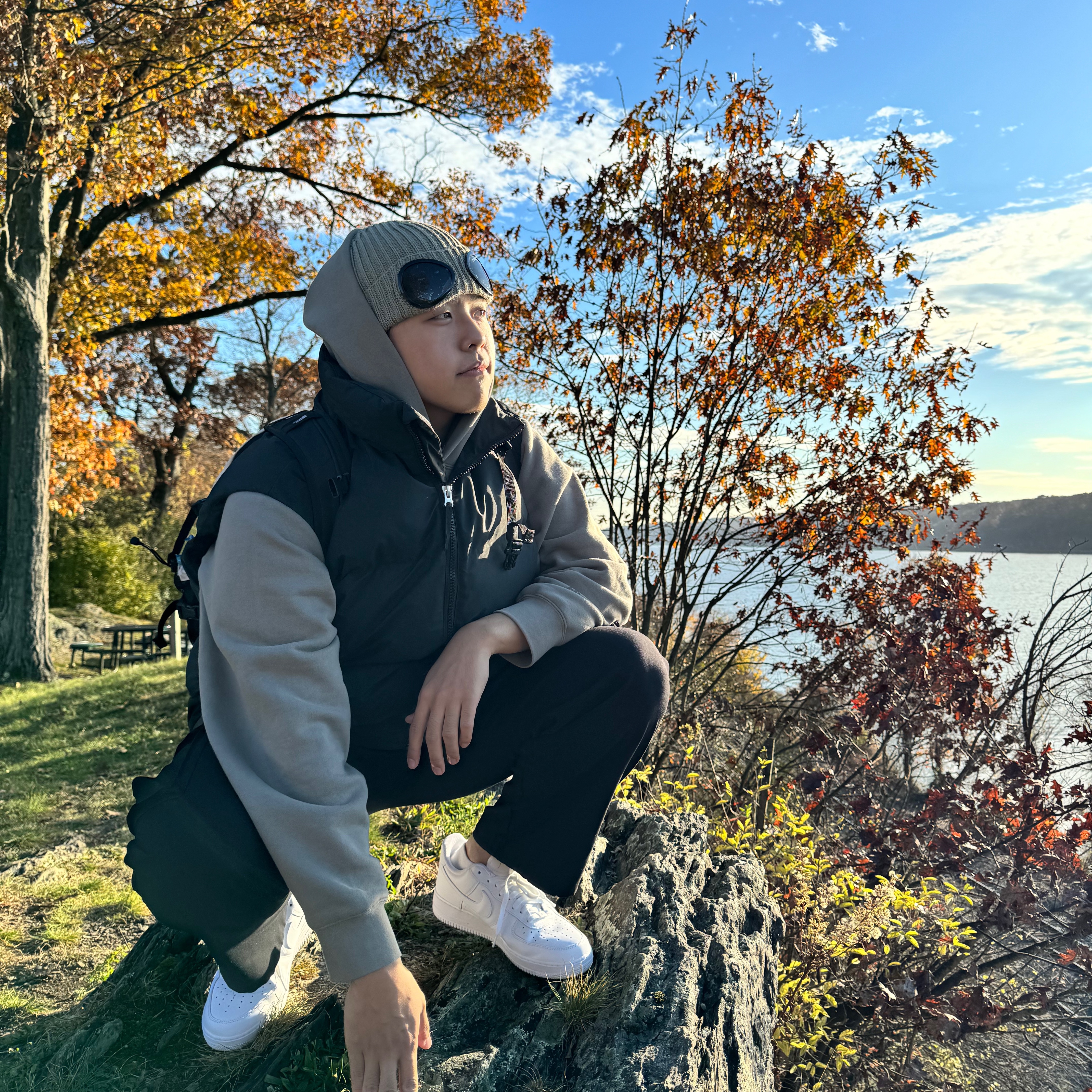 C.P. Company Extra Fine Merino Wool Goggle Beanie Stone Grey - 21FW, Nike x Travis Scott Air Force 1 '07 Low Cactus Jack Utopia Edition White 착용 스타일 - 1