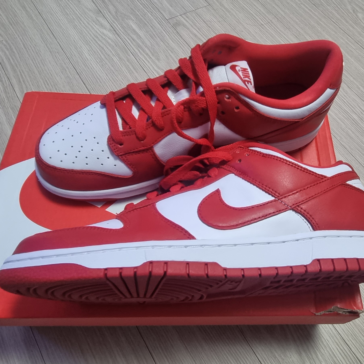 Nike Dunk Low SP White and University Red 2023 착용 스타일 - 1