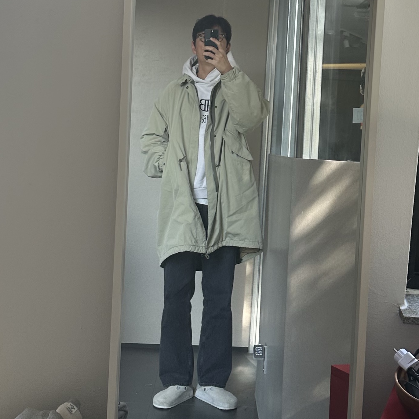 Visvim Levinson Fishtail Light Green - 22SS, Balenciaga Be Different Hoodie Black 착용 스타일