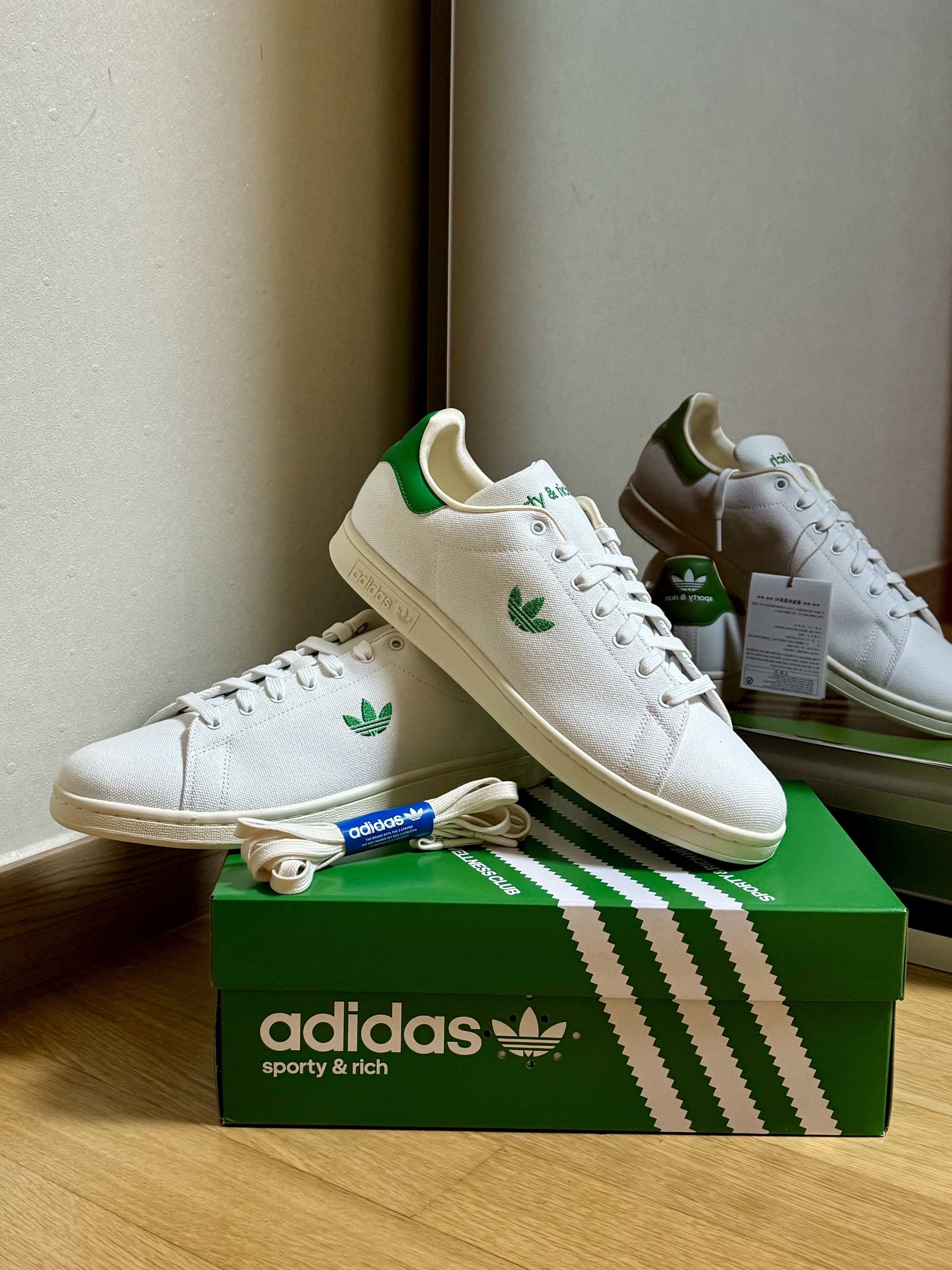 Adidas x Sporty & Rich Stan Smith White Green 착용 스타일