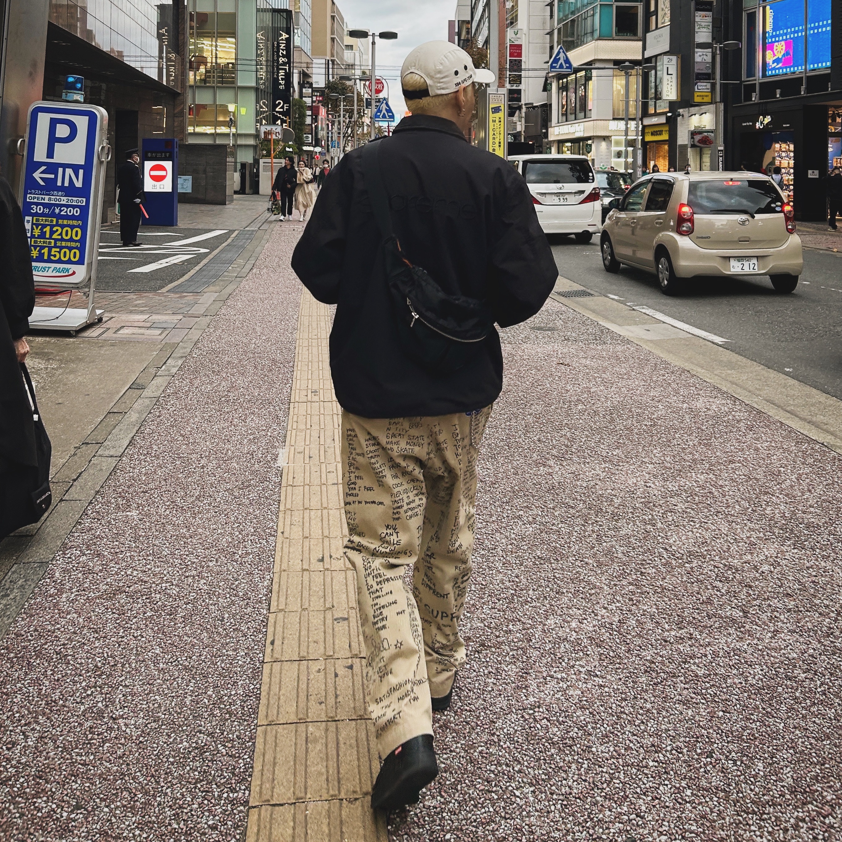 Supreme Cotton Utility Jacket Black - 22FW, Supreme Gonz Poems Chino Pants Khaki - 23SS 착용 스타일