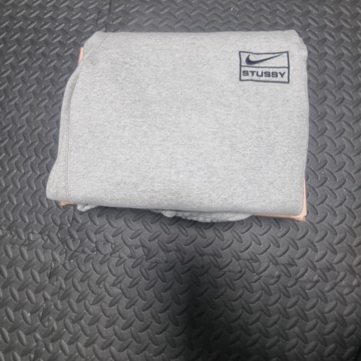 Nike x Stussy NRG Fleece Pants Dark Grey Heather (DO9340-063) 착용 스타일