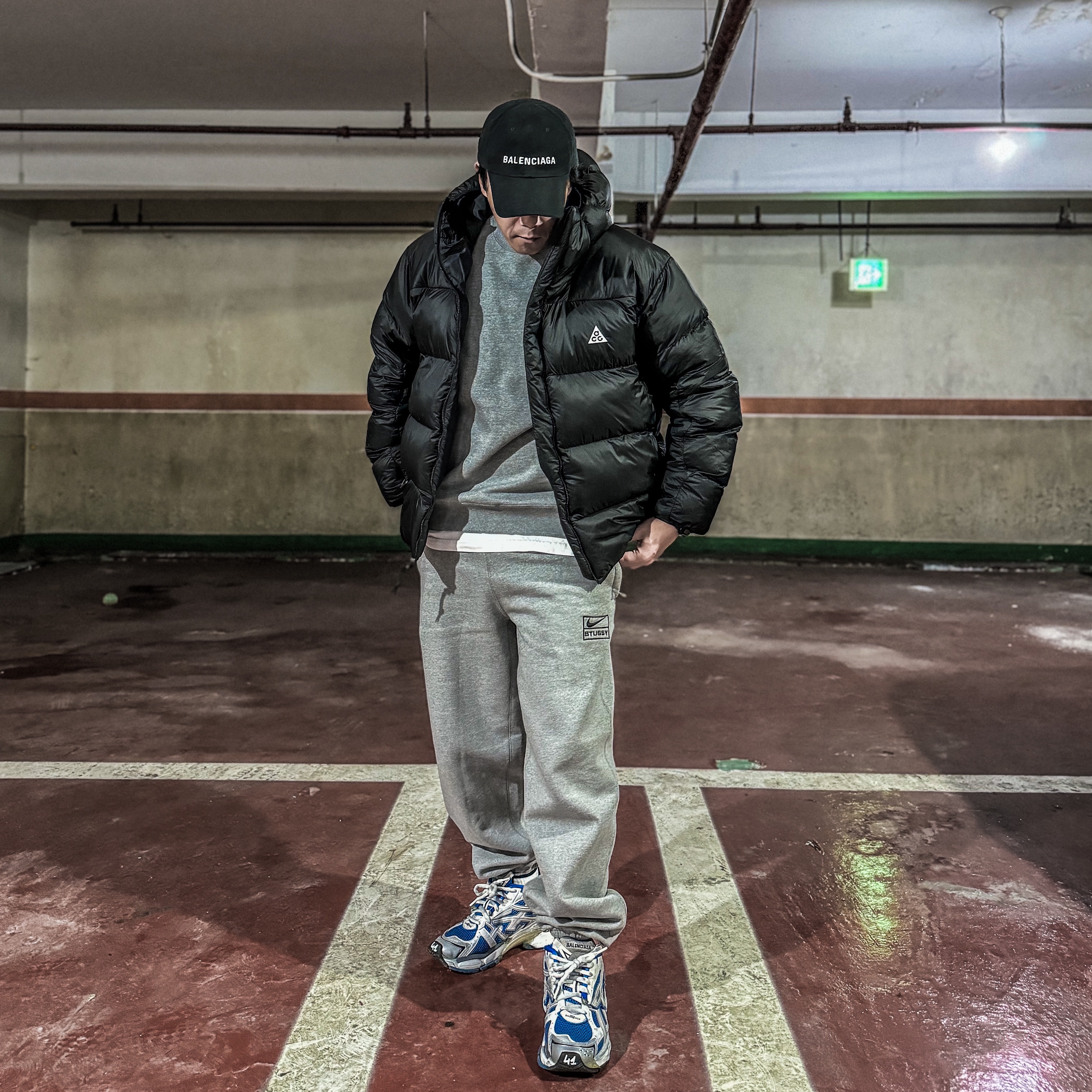 Balenciaga Cap Black, Nike ACG Therma-Fit ADV Lunar Lake Puffer Jacket Black - Asia 착용 스타일