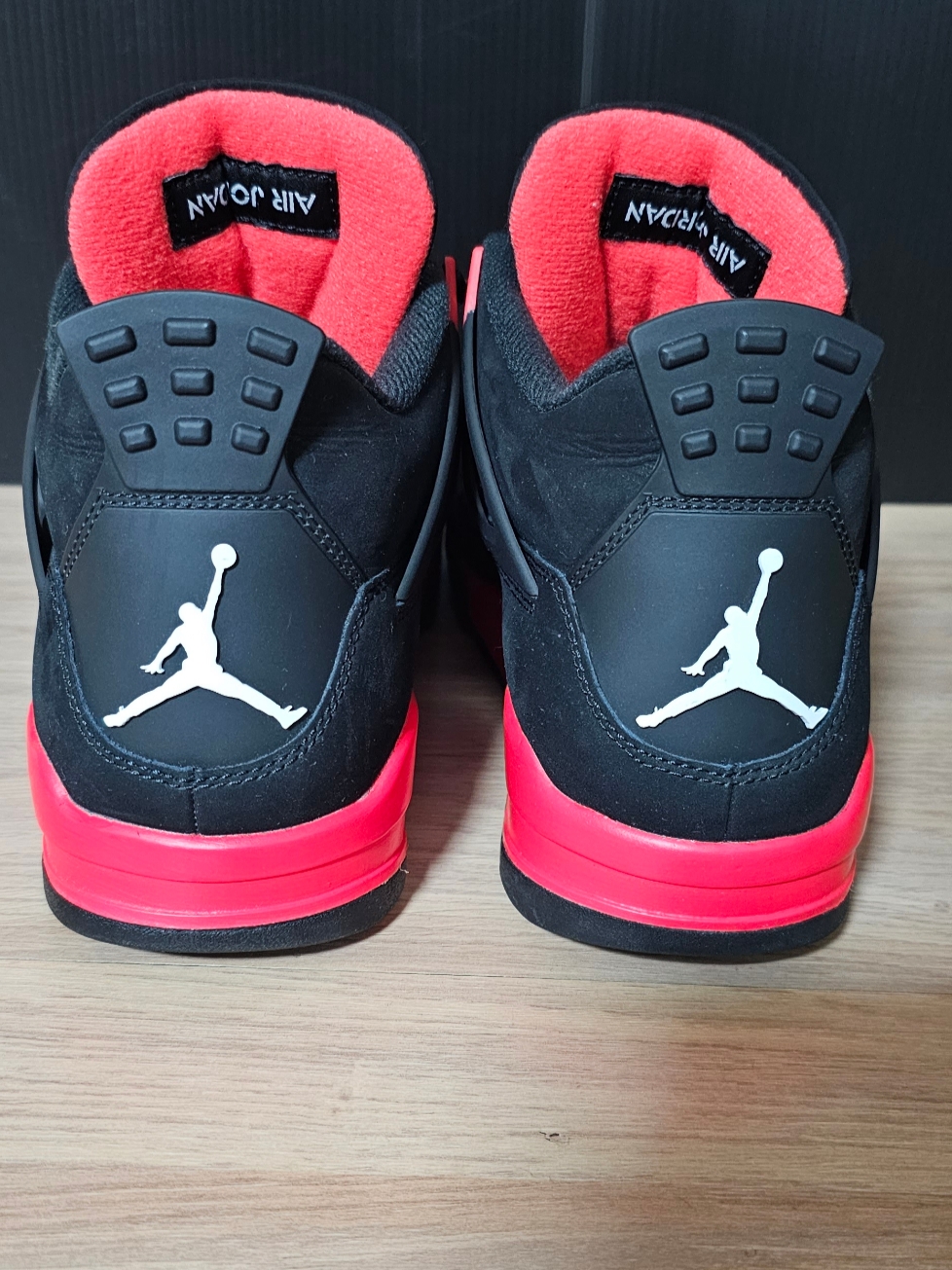 Jordan 4 Retro Crimson 착용 스타일 - 4