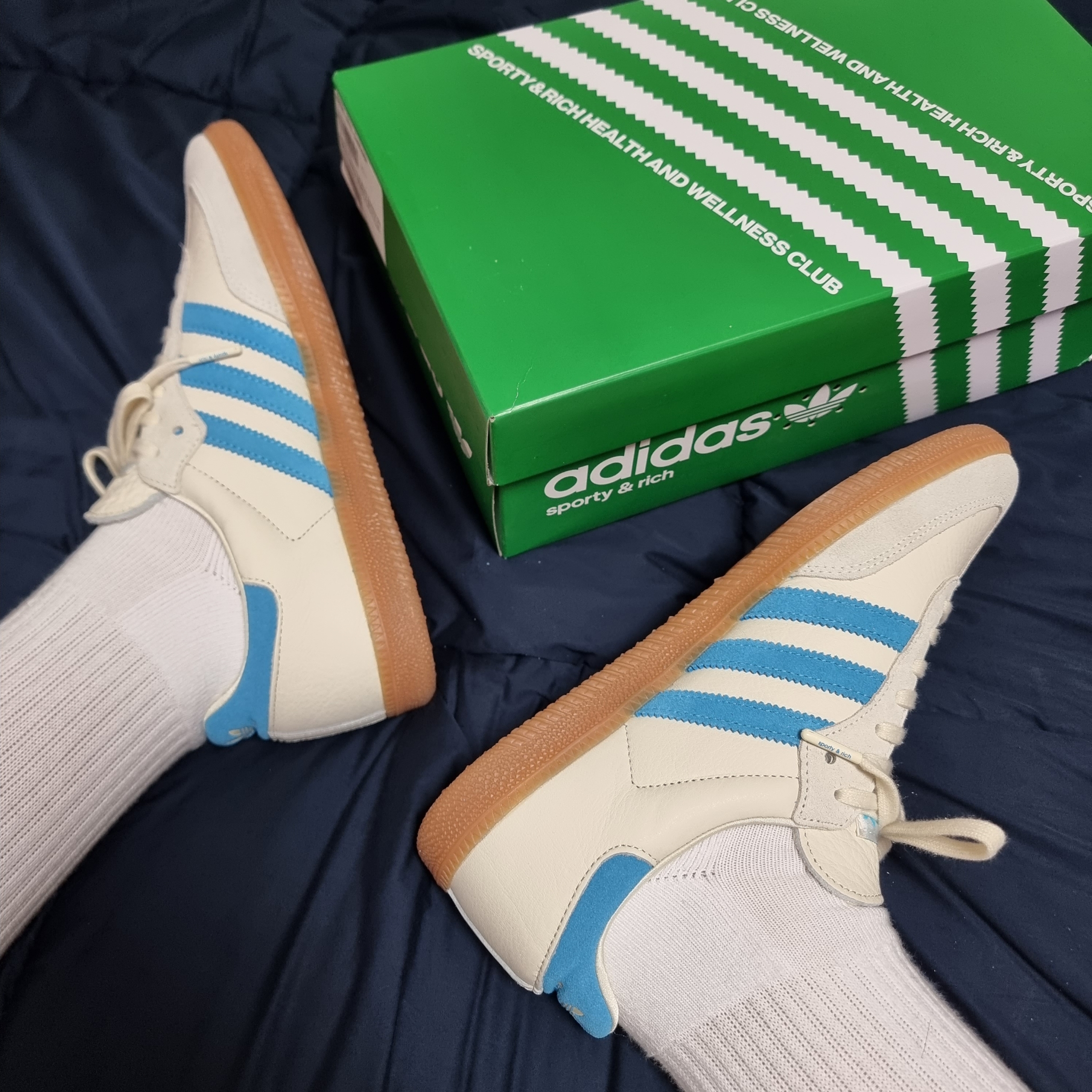Adidas x Sporty & Rich Samba Cream Blue, Jordan 1 Retro Low OG Black Toe 착용 스타일 - 2