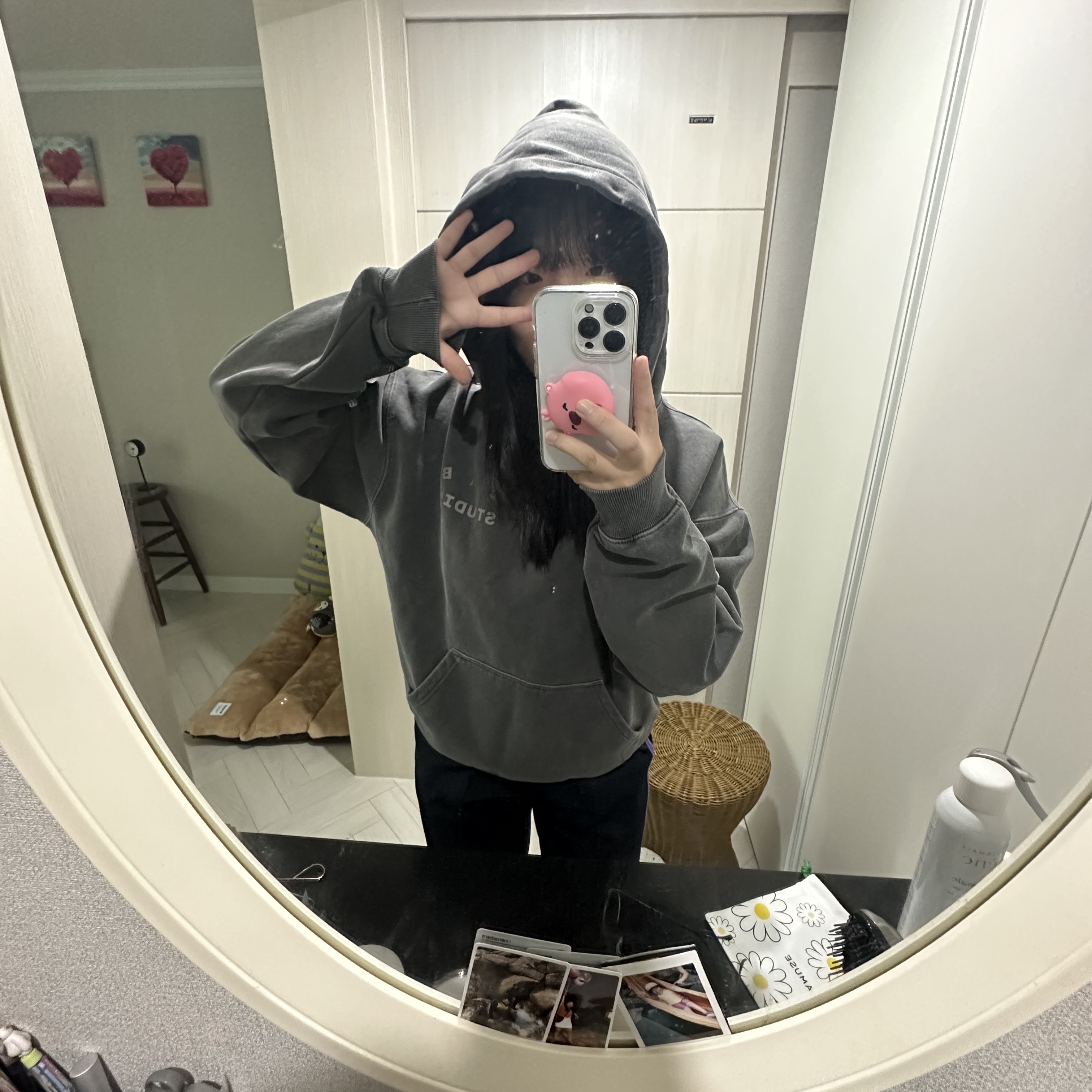 IAB Studio Pigment Hoodie Black 착용 스타일