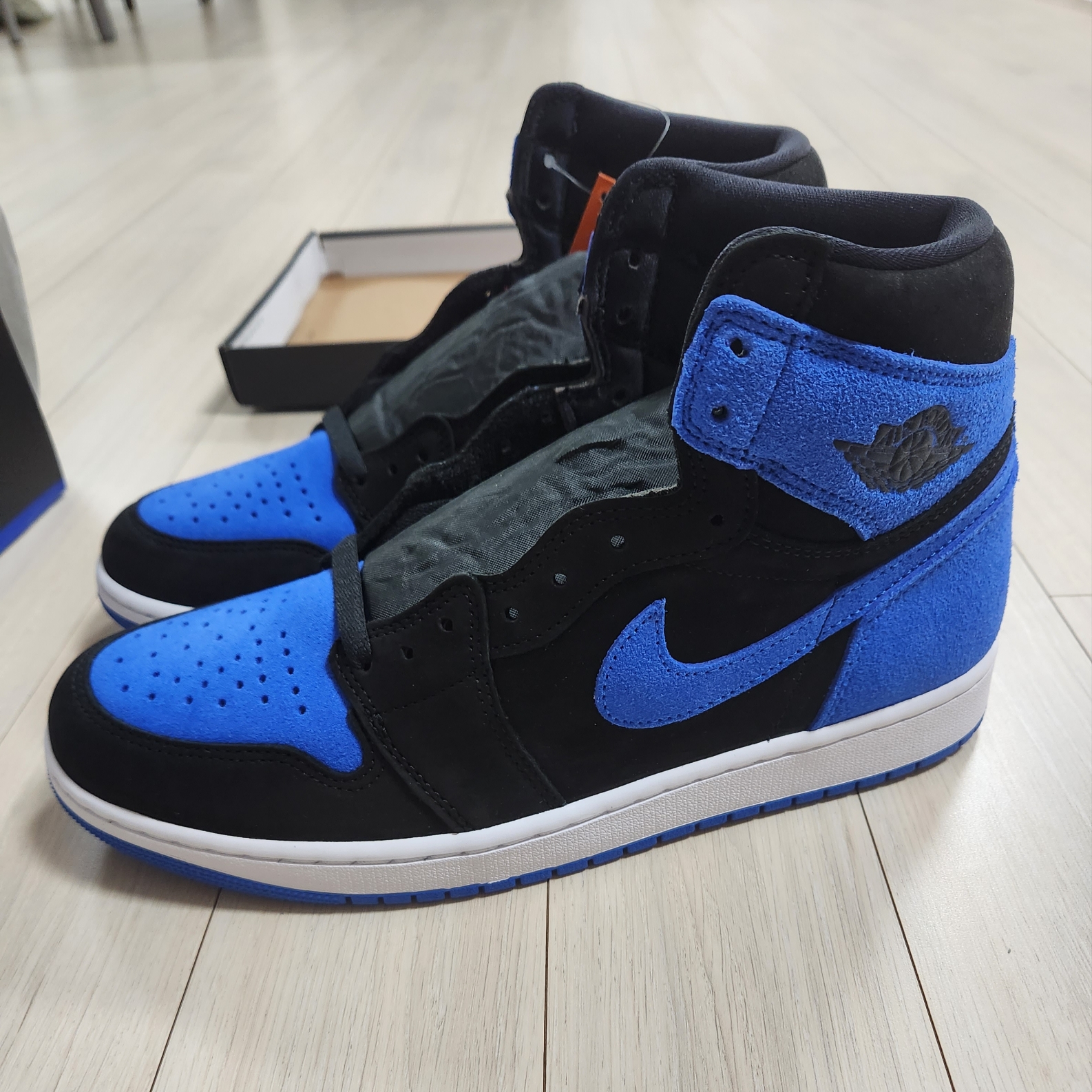 Jordan 1 Retro High OG Royal Reimagined 착용 스타일 - 3