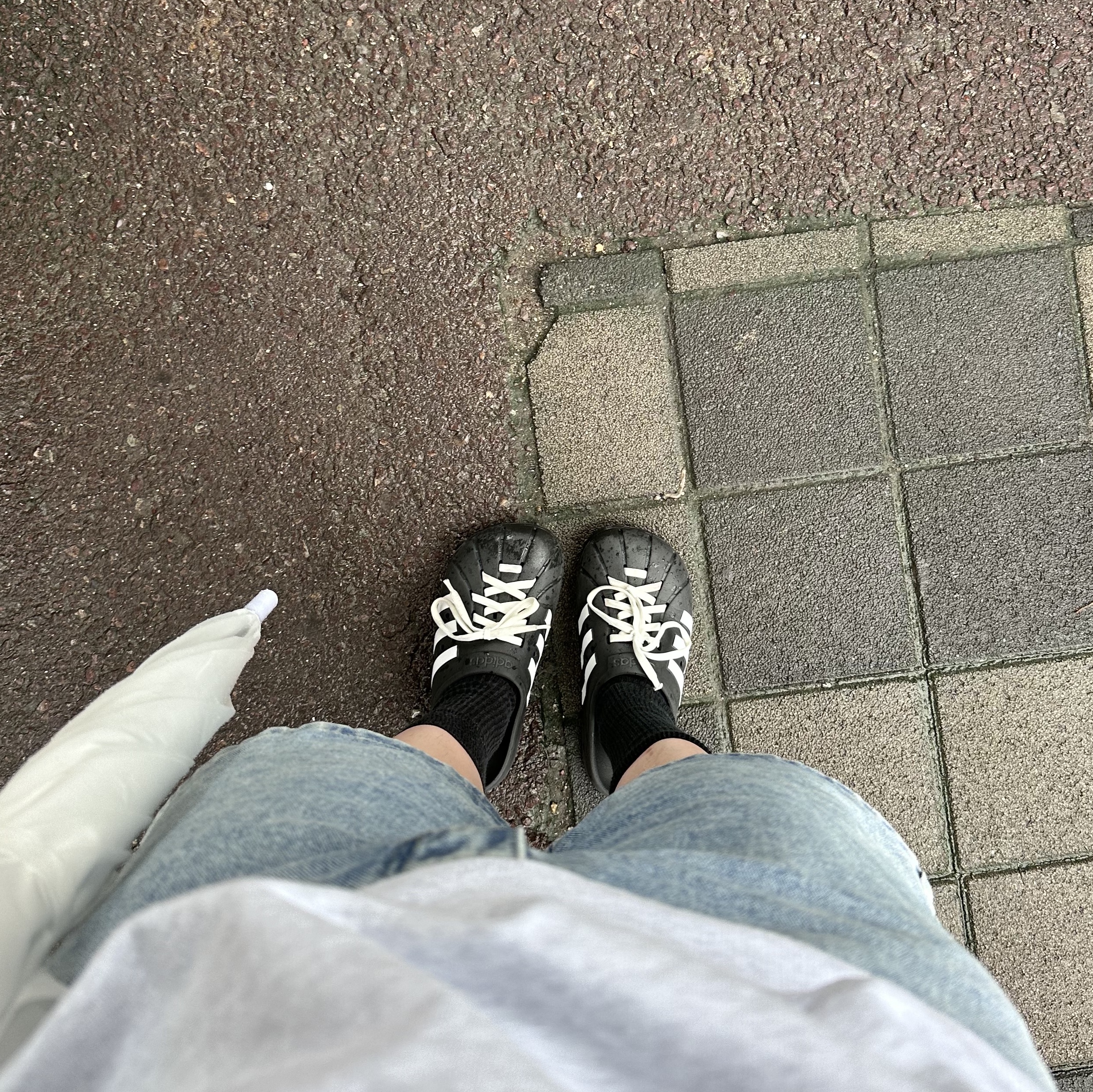 Adidas Adilette Clog Black White ์ฐฉ์ฉ ์คํ์ผ - 3