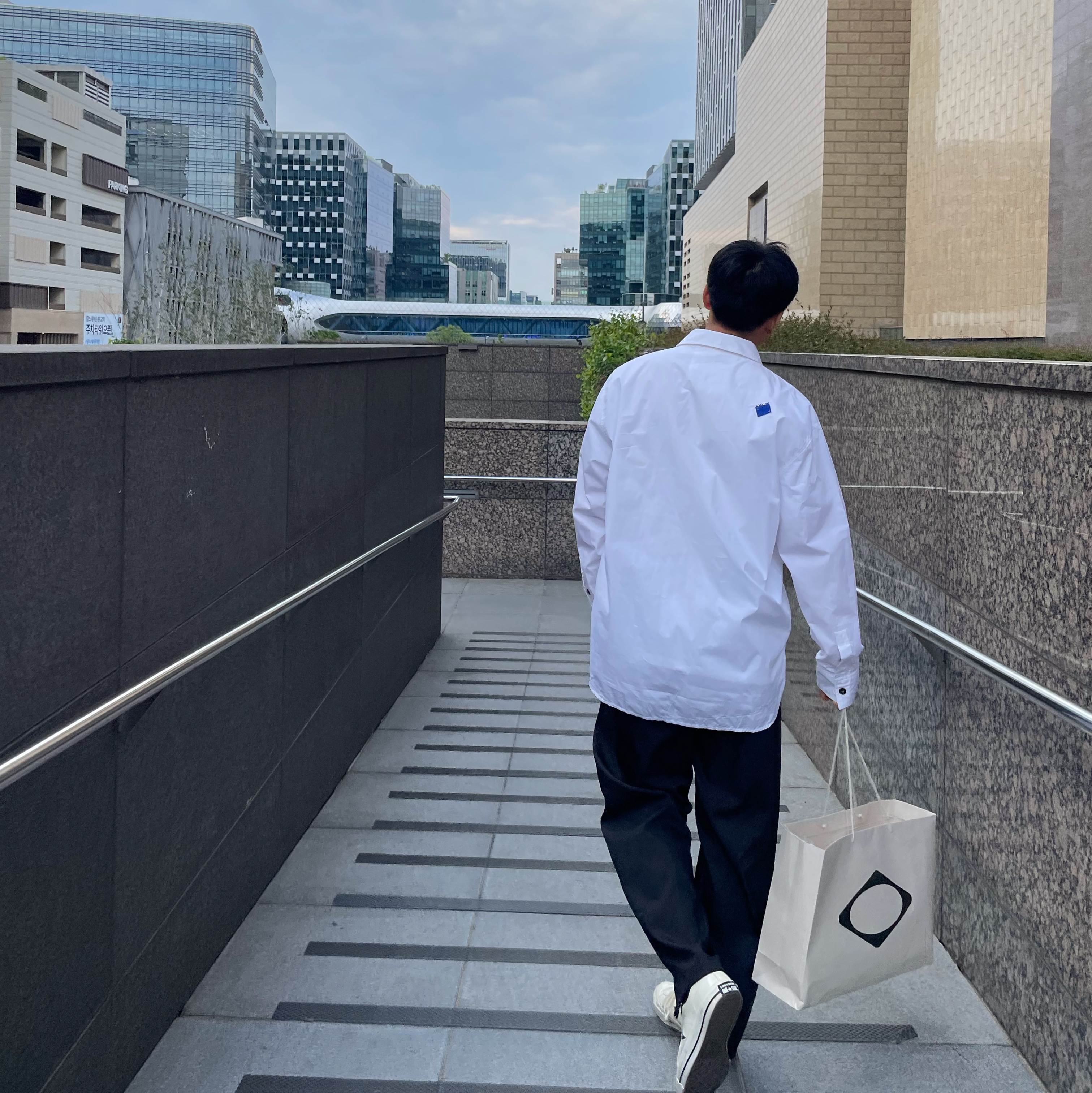 Zara x Ader Error Oversized Shirt White, Converse One Star Ox HanByeol Egret 착용 스타일