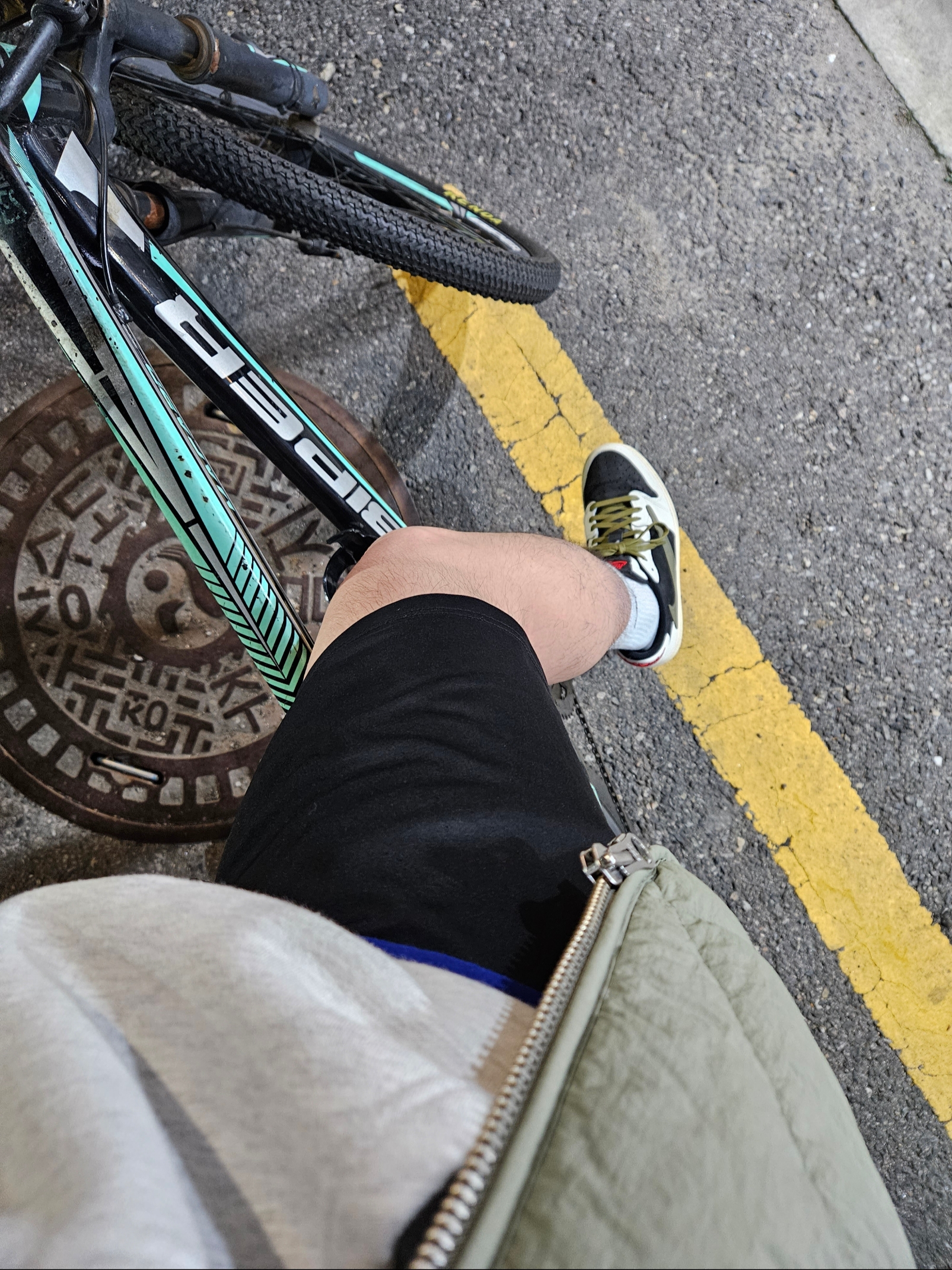 IAB Studio Hoodie Oatmeal Gray - 21SS, Stussy Dice Quilted Liner Jacket Olive 착용 스타일
