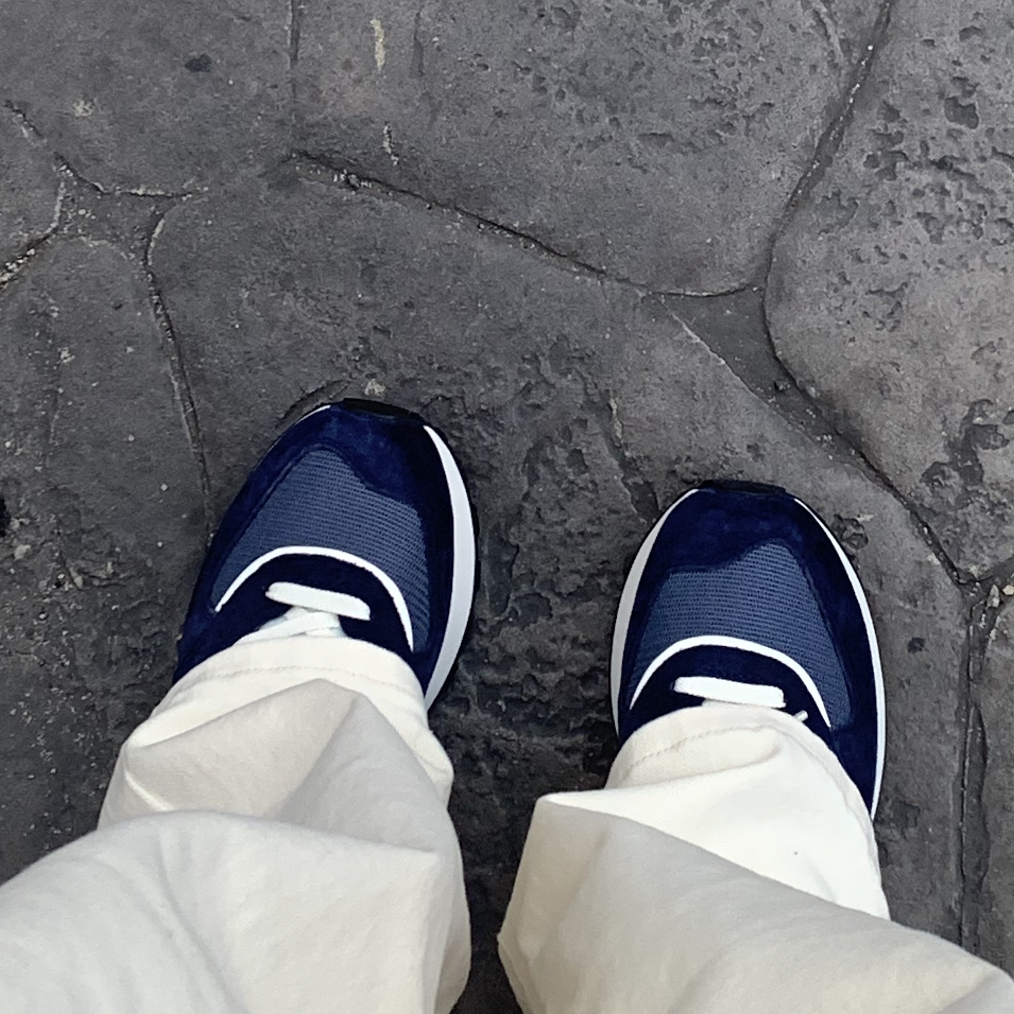New Balance 574 Legacy Navy 착용 스타일 - 2