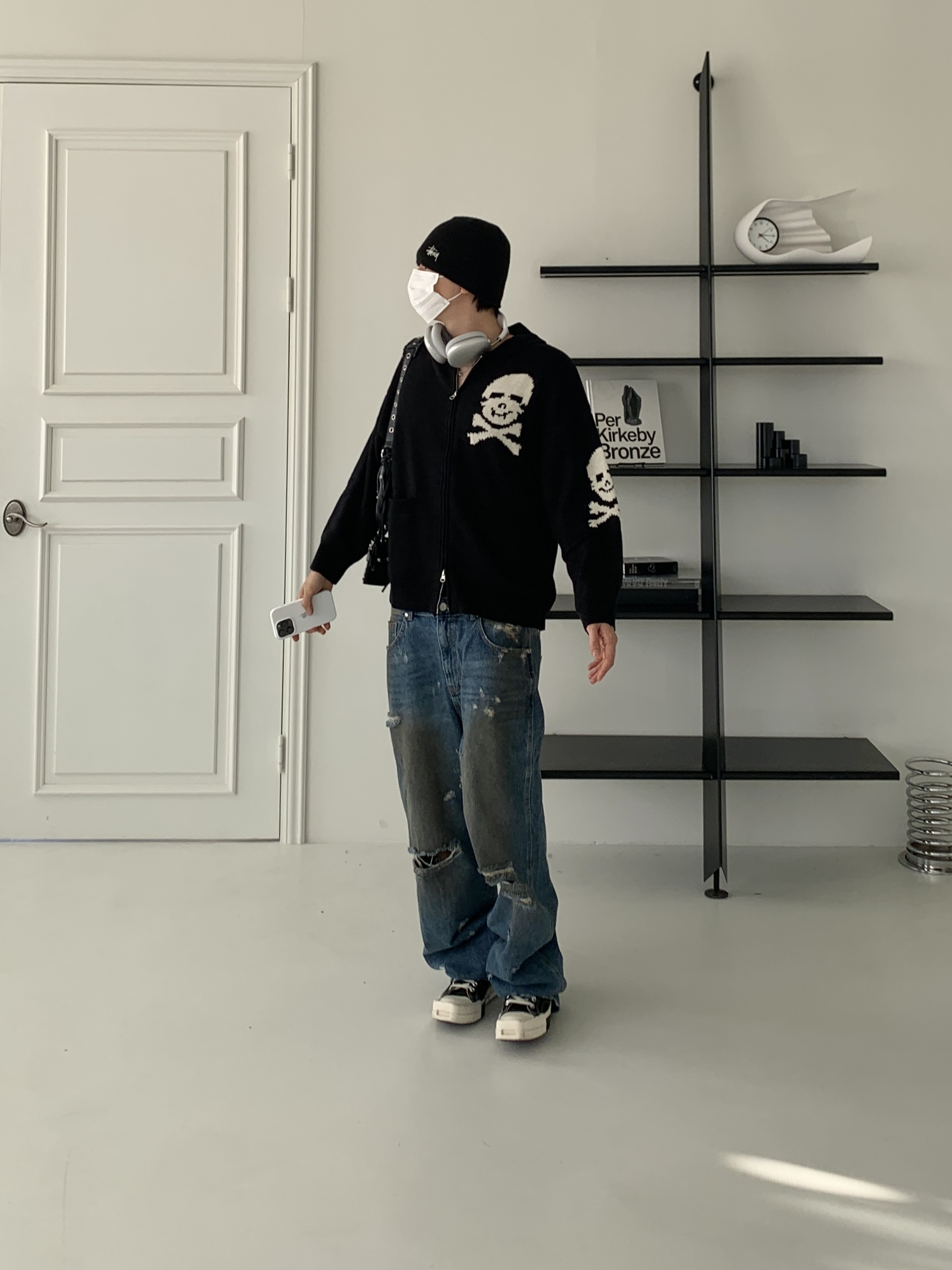 Apple AirPods Max Lightning Silver (Korean Ver.), Converse x Drkshdw Turbodrk Chuck 70 Hi Black Lacquered Denim 착용 스타일 - 4