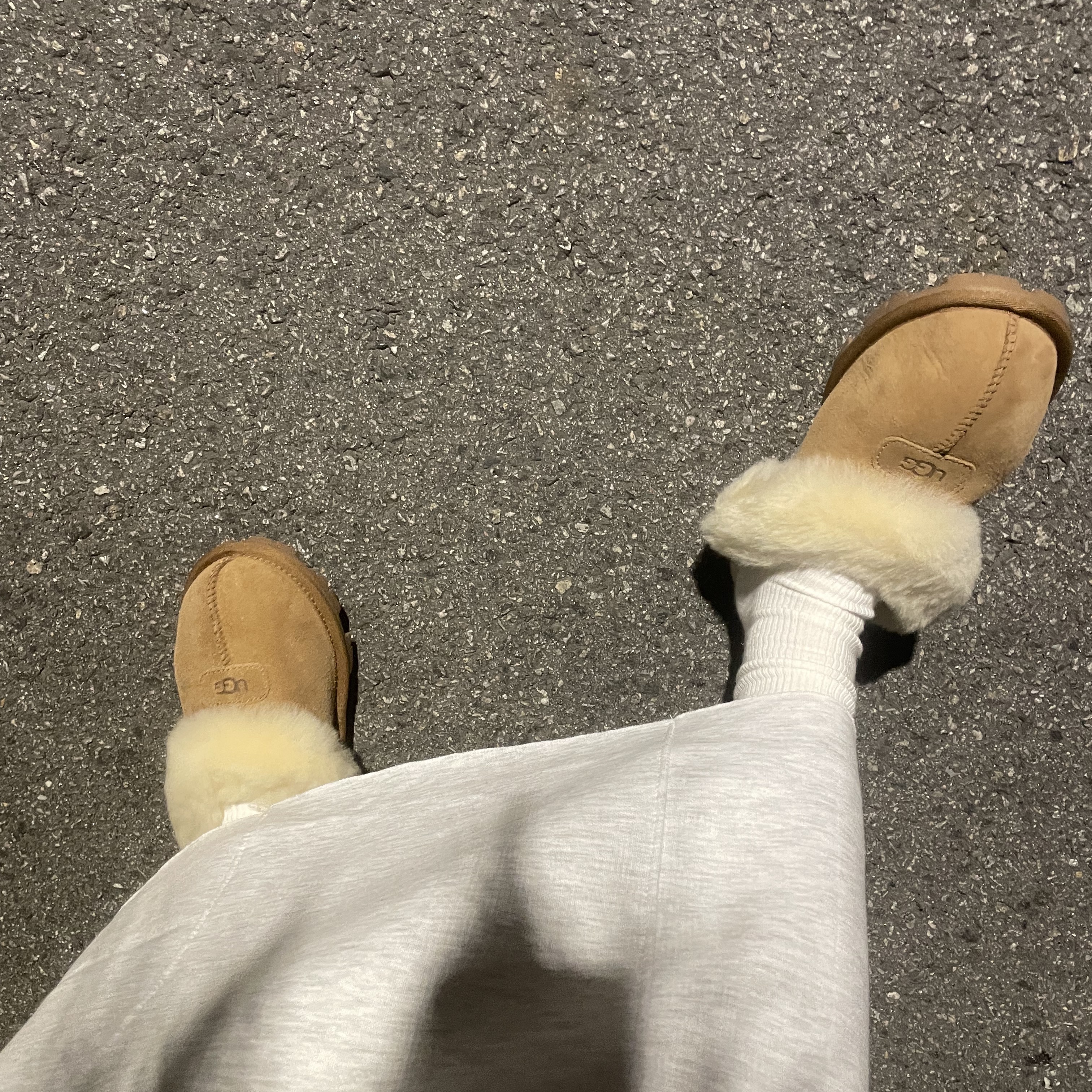 (W) UGG Coquette Slipper Chestnut 착용 스타일