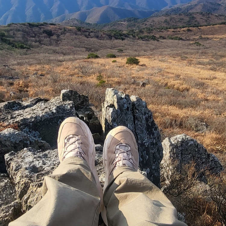 Hoka Kaha 2 Gore-Tex Shifting Sand Eggnog 착용 스타일 - 1