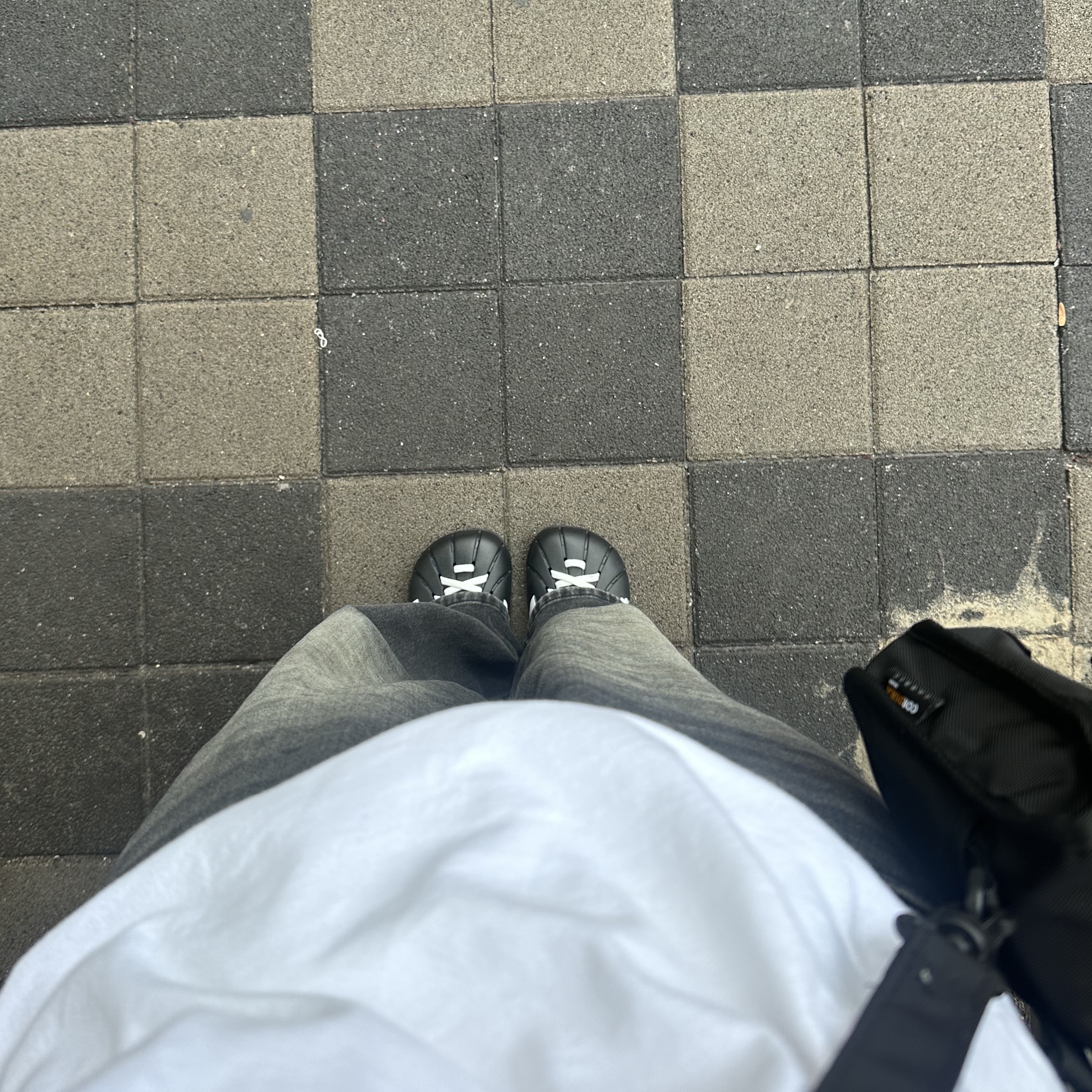 Adidas Adilette Clog Black White ์ฐฉ์ฉ ์คํ์ผ - 2