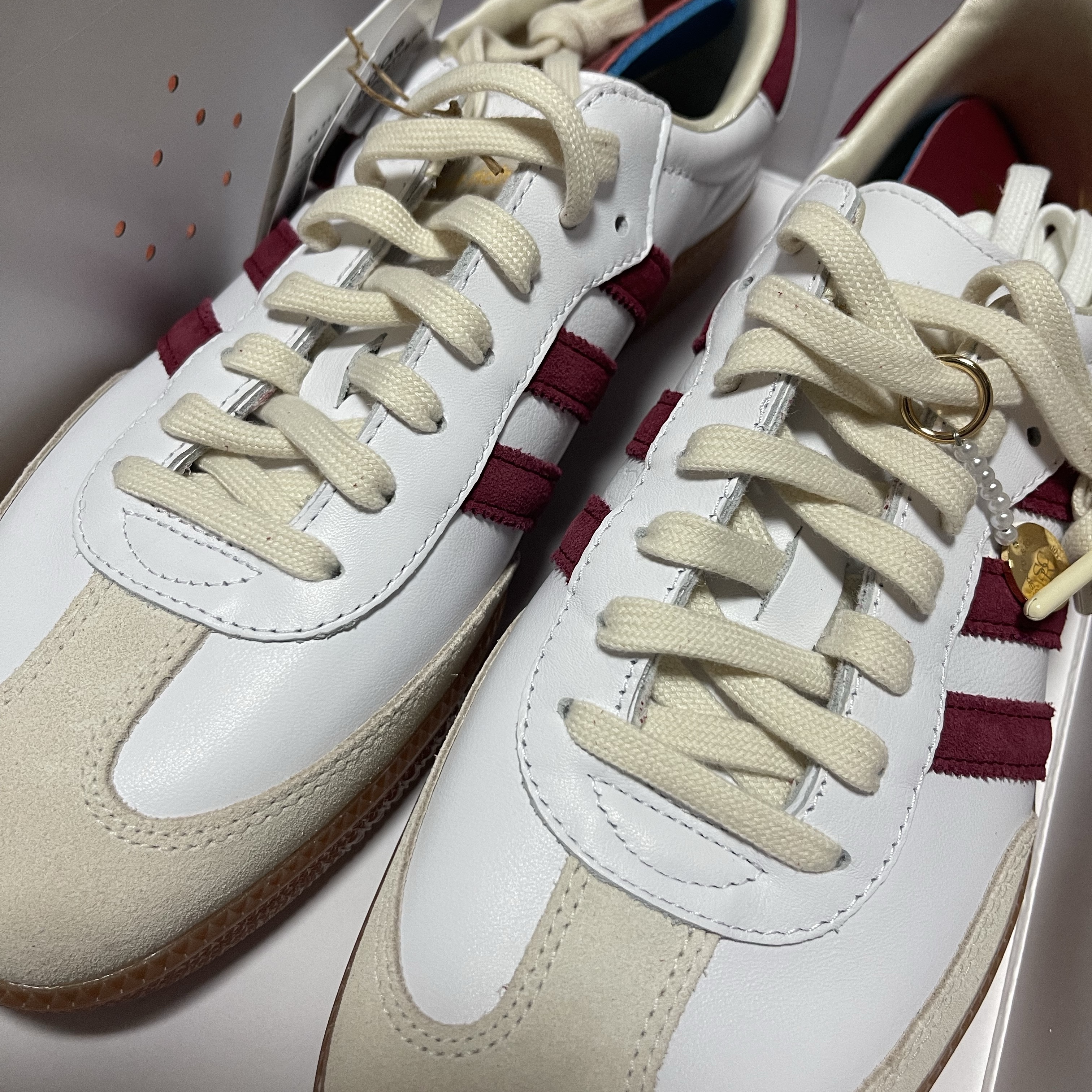 Adidas x Sporty & Rich Samba OG Cloud White Collegiate Burgundy 착용 스타일