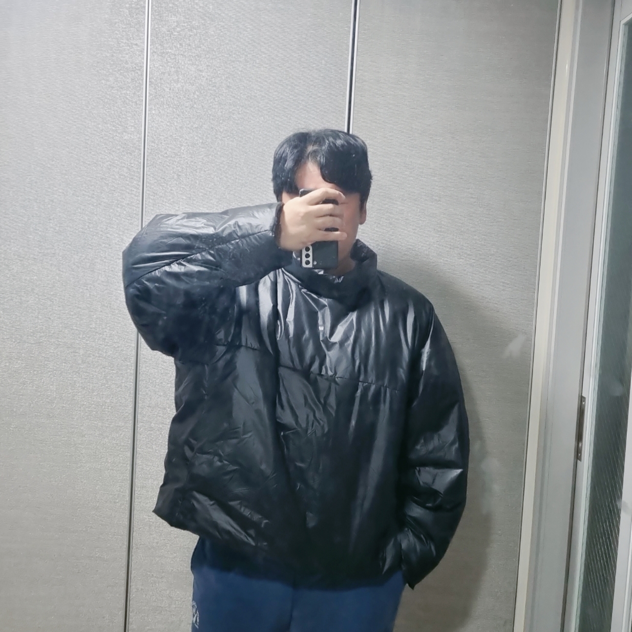 Yeezy Gap Engineered By Balenciaga Mock Neck Pullover Puffer Black 착용 스타일