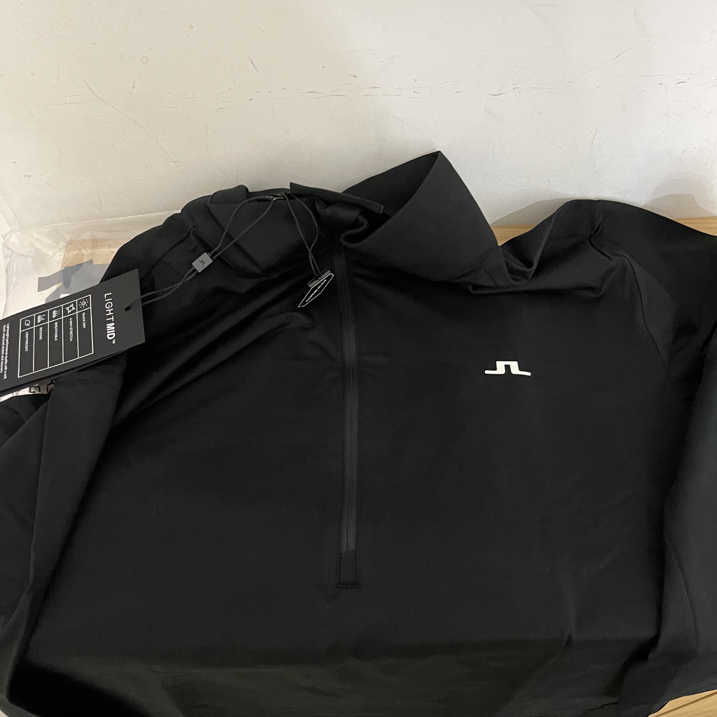 J.Lindeberg Luke Half Zip Mid Layer Jacket Black 착용 스타일 - 2