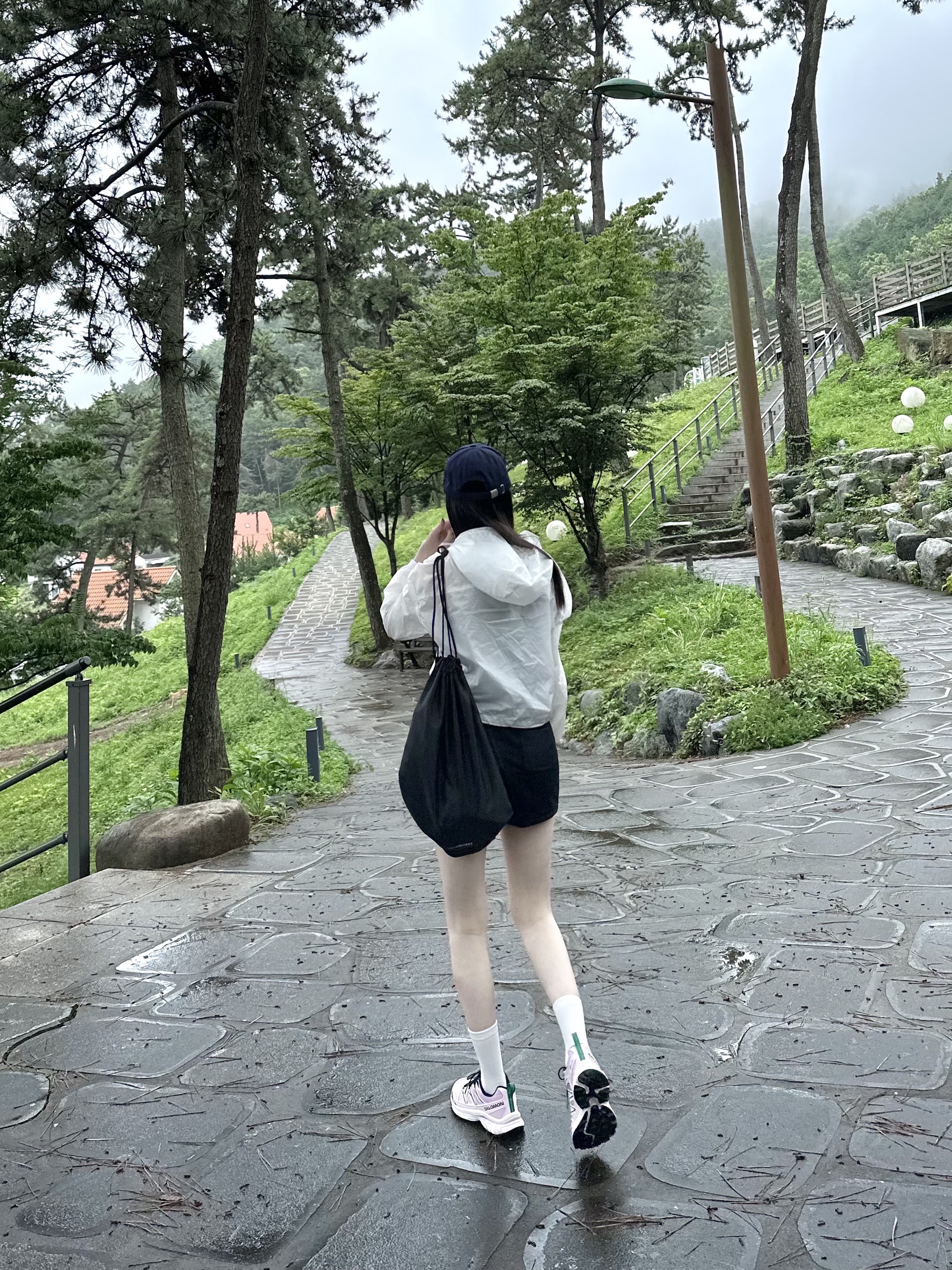 Human Made x Verdy Girls Don't Cry White Day 6 Panel Cap Navy, Salomon x Sandy Liang XT-6 Expanse Cradle Pink 착용 스타일 - 4