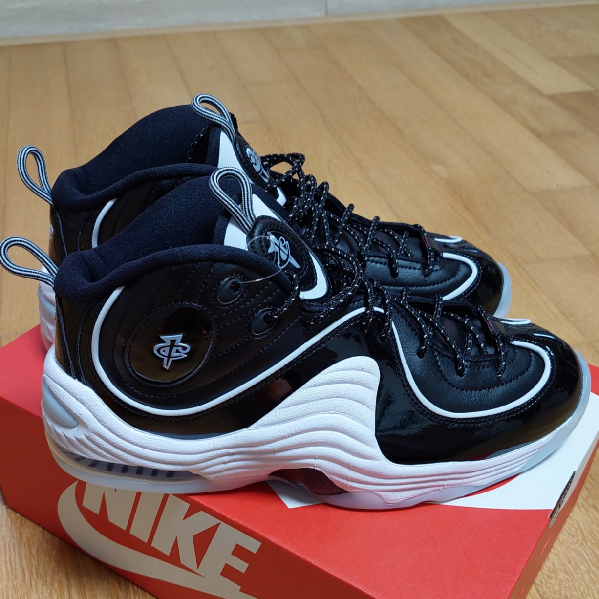 Nike Air Penny II Football Grey 착용 스타일 - 3
