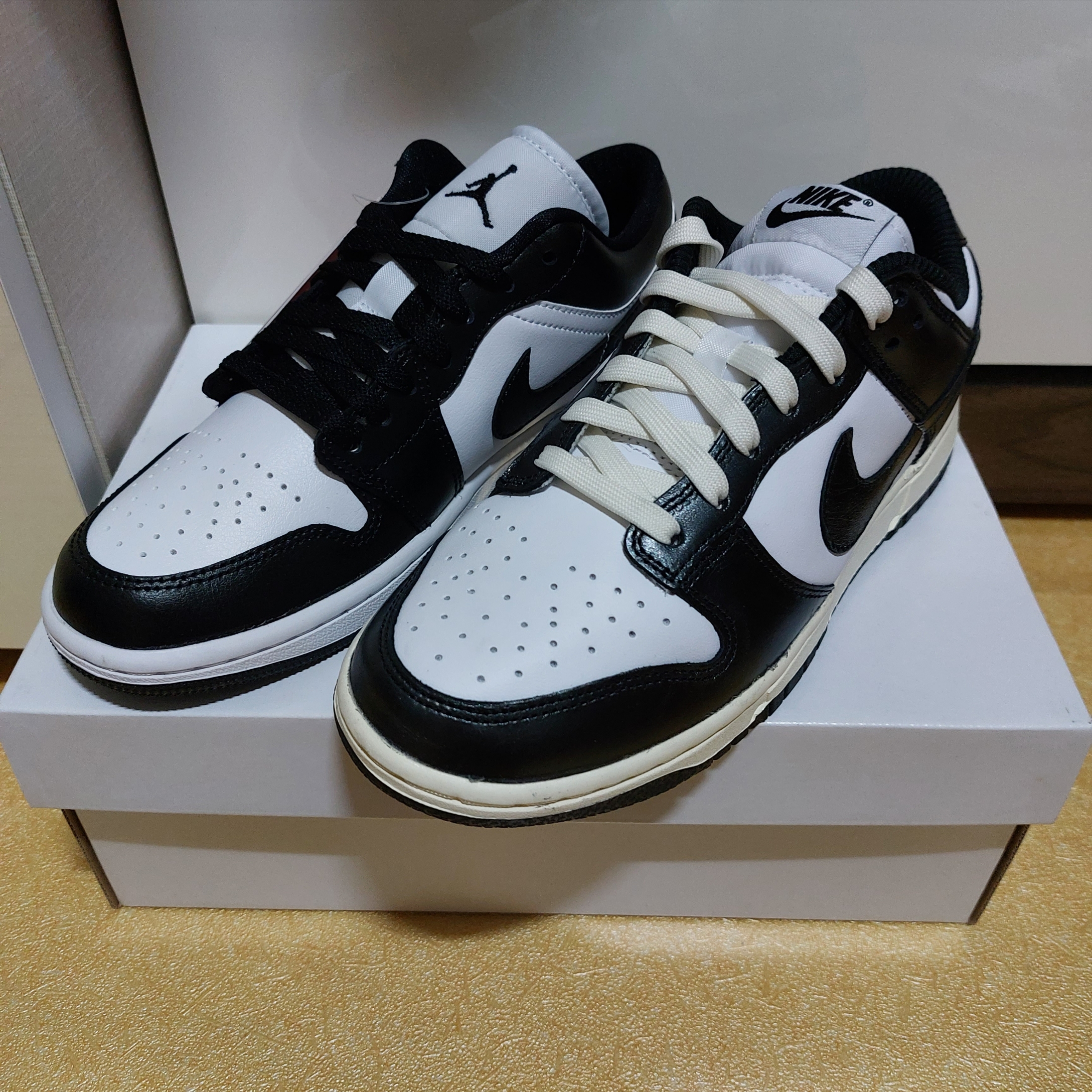 (W) Jordan 1 Low Black and White, (W) Nike Dunk Low Vintage Black and White 착용 스타일 - 1