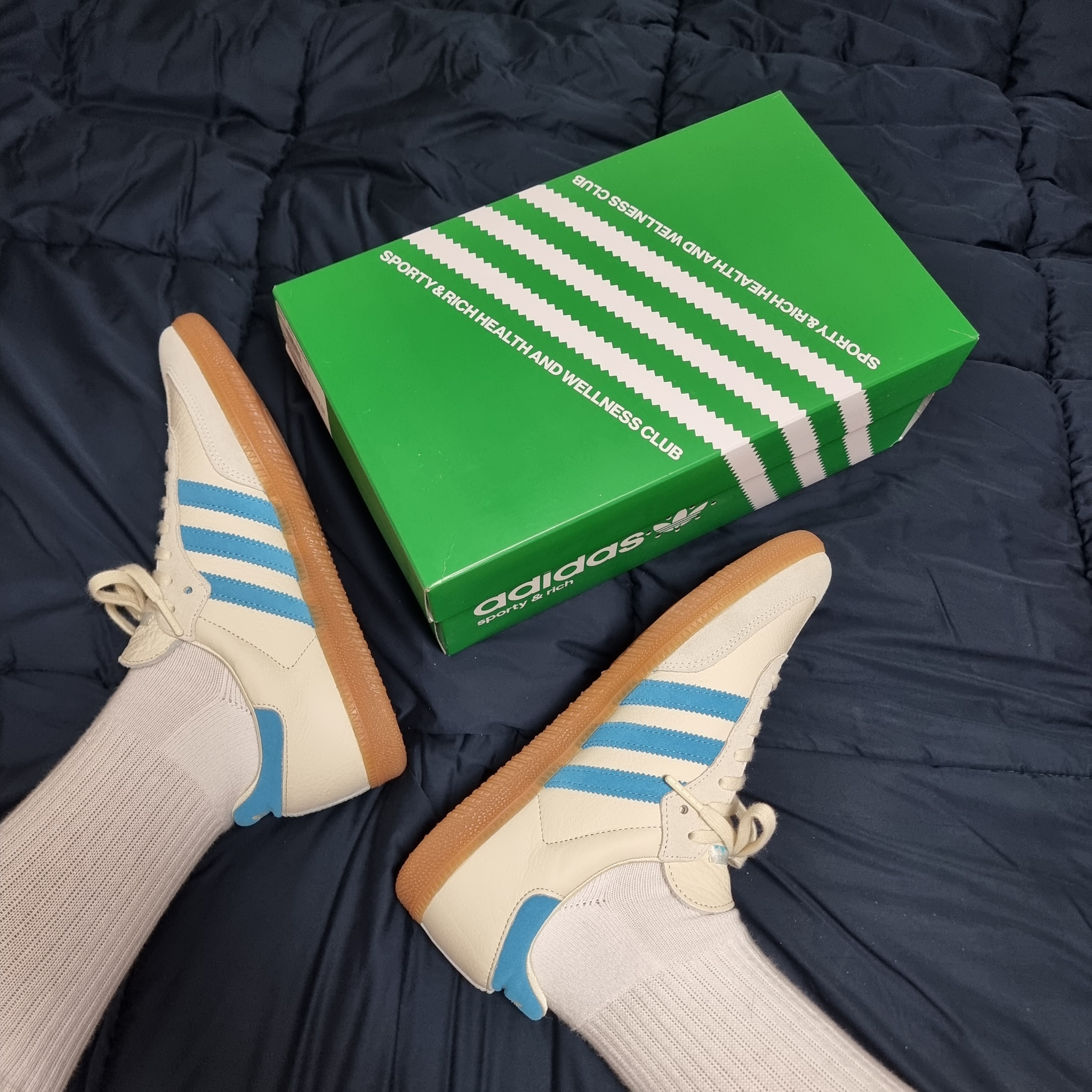Adidas x Sporty & Rich Samba Cream Blue, Jordan 1 Retro Low OG Black Toe 착용 스타일 - 1