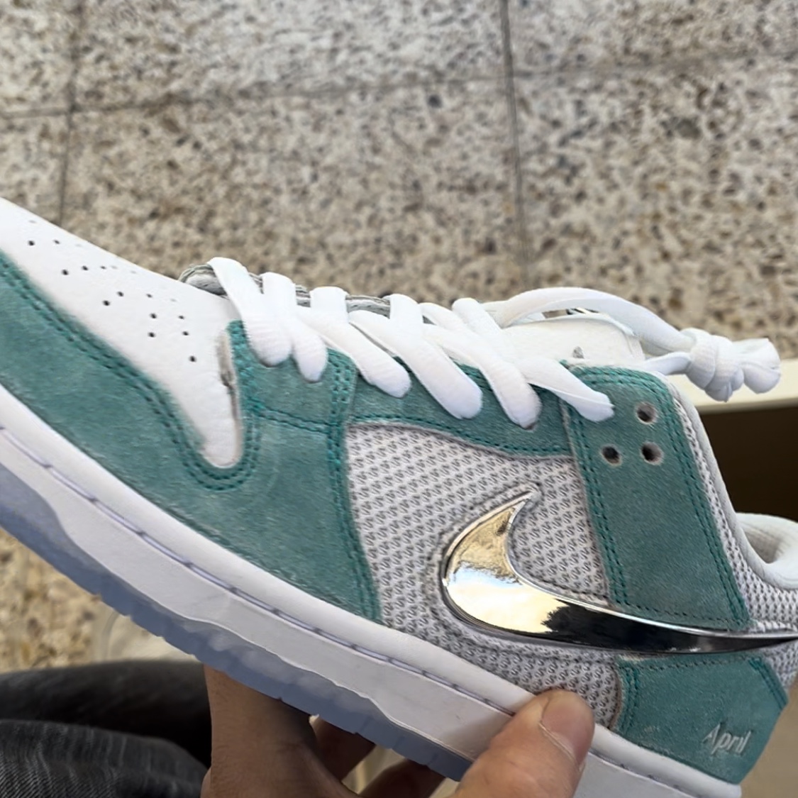 Nike x April Skateboards SB Dunk Low Pro QS Racer Blue Metallic Silver 착용 스타일 - 1