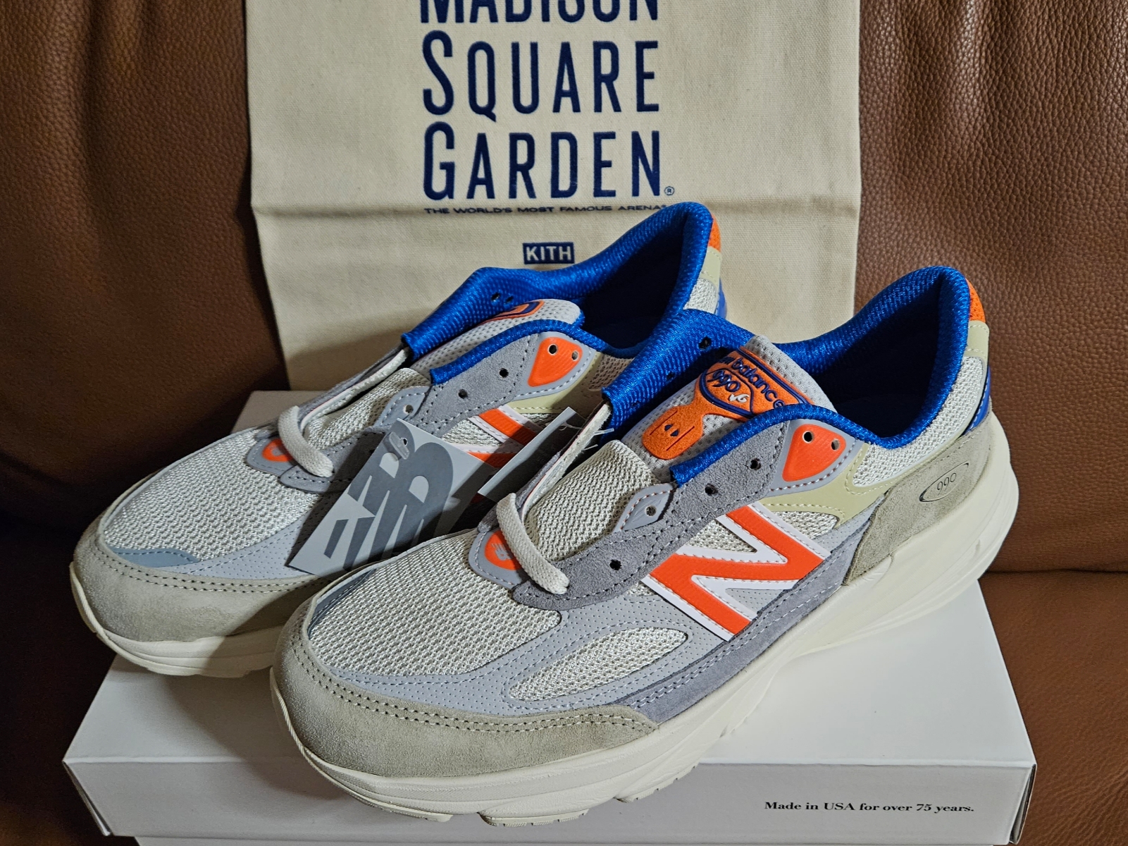 New Balance x Kith x Madison Square Garden 990v6 Made in USA Angora Royal Blue 착용 스타일 - 3