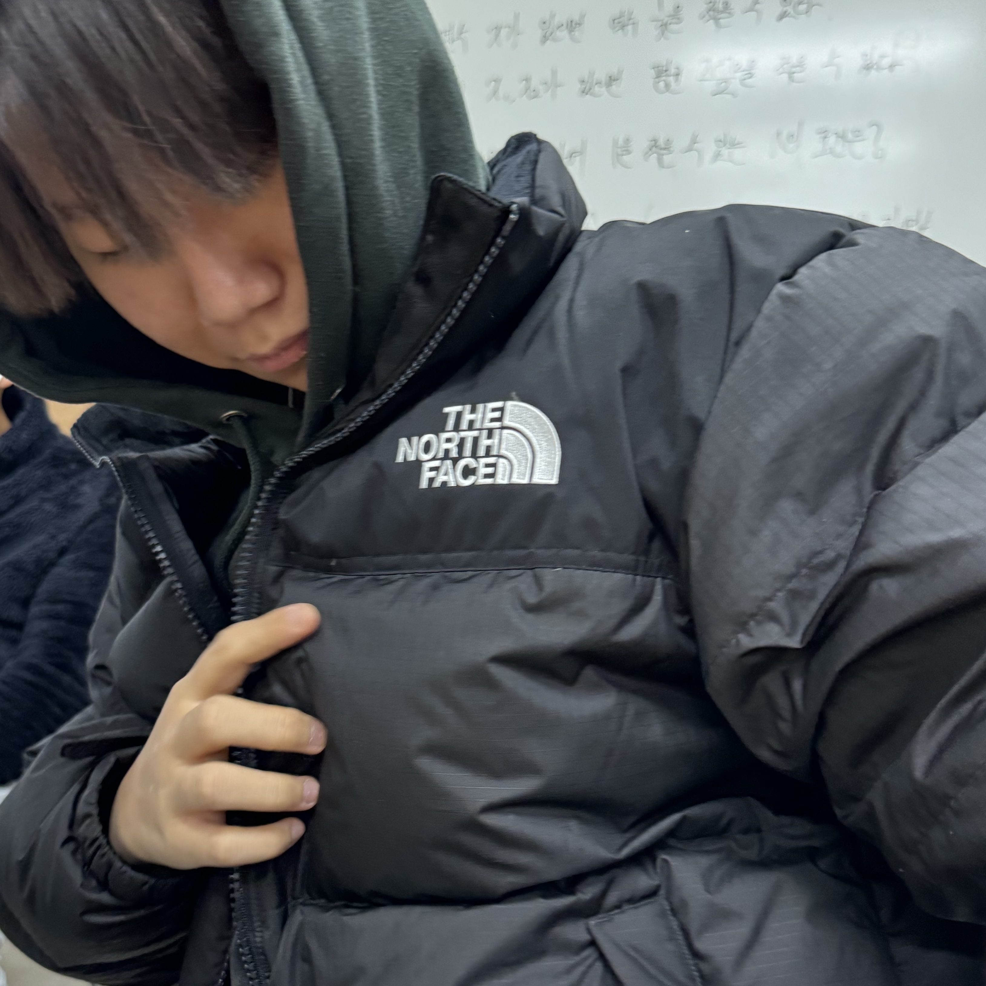 The North Face 1996 Eco Nuptse Jacket Black 착용 스타일
