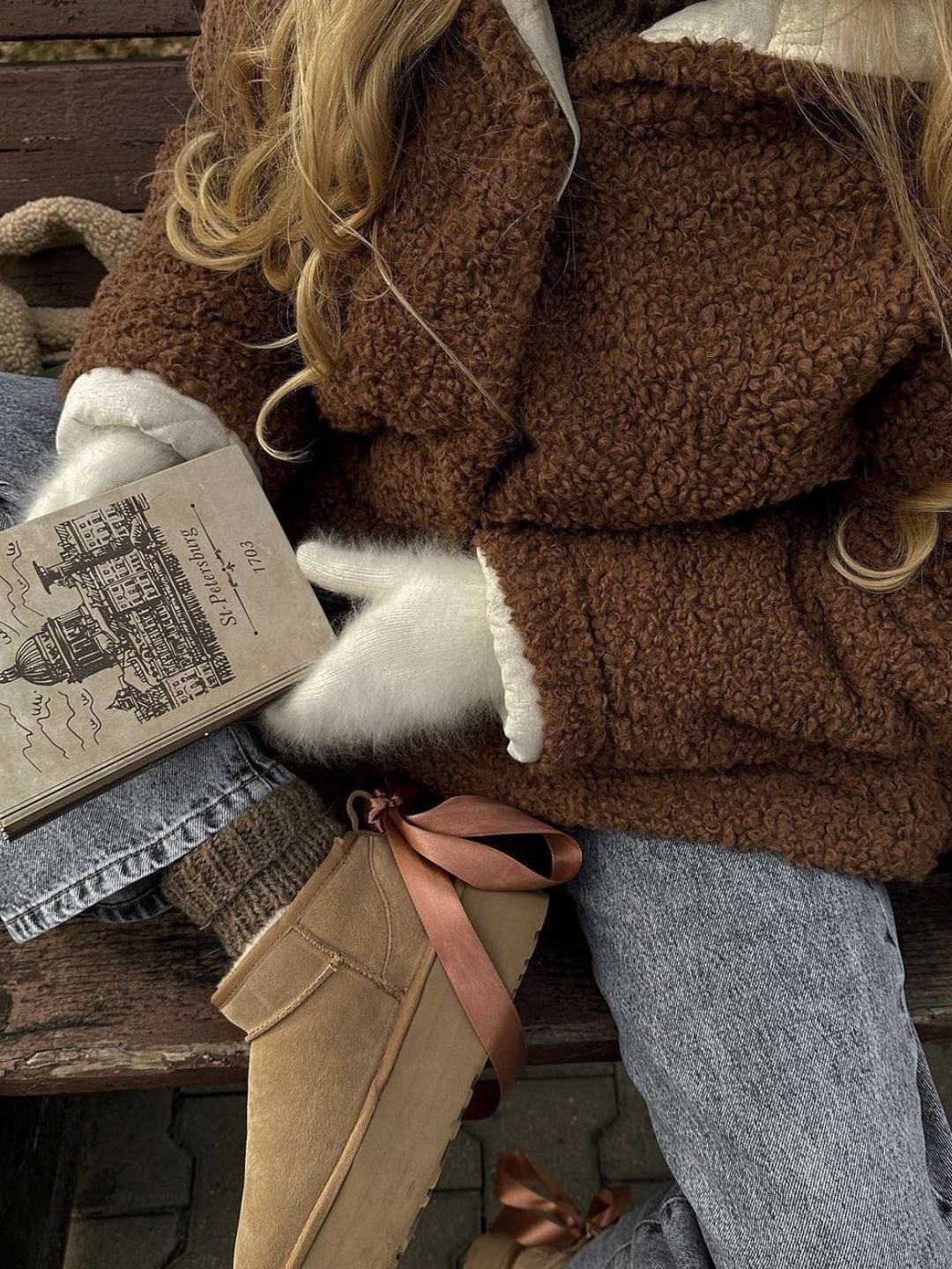 (W) UGG Classic Ultra Mini Boots Driftwood, (W) UGG Classic Ultra Mini Platform Boots Chestnut 착용 스타일 - 4