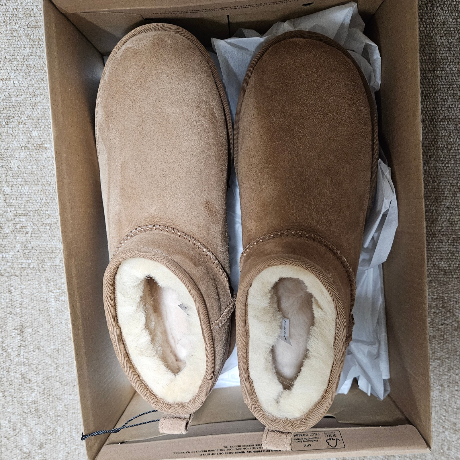 (W) UGG Classic Ultra Mini Boots Chestnut 착용 스타일 - 2