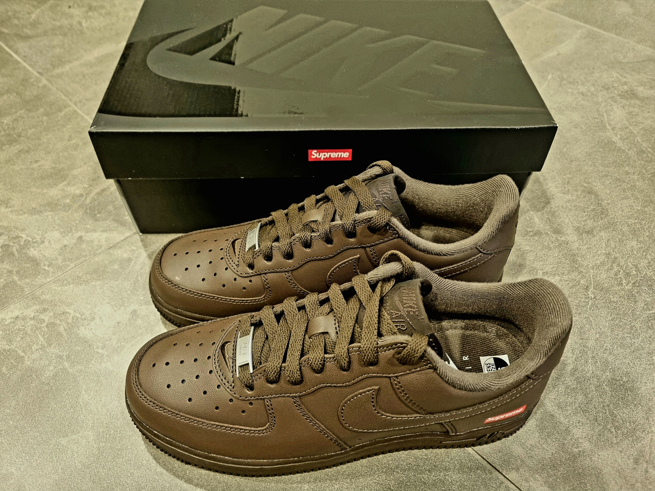 Nike x Supreme Air Force 1 Low Baroque Brown 착용 스타일 - 7
