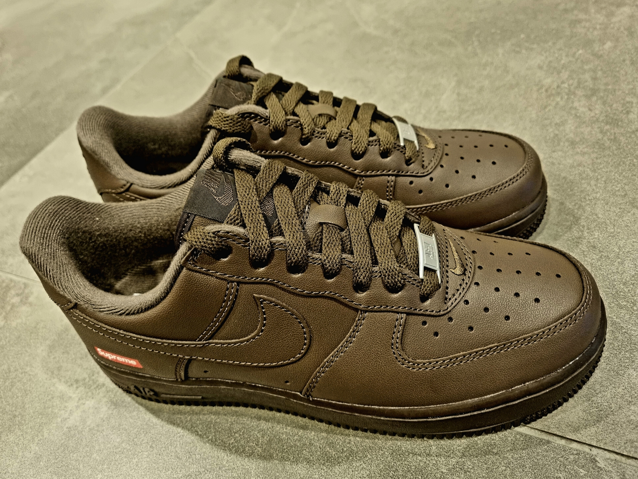 Nike x Supreme Air Force 1 Low Baroque Brown 착용 스타일 - 2