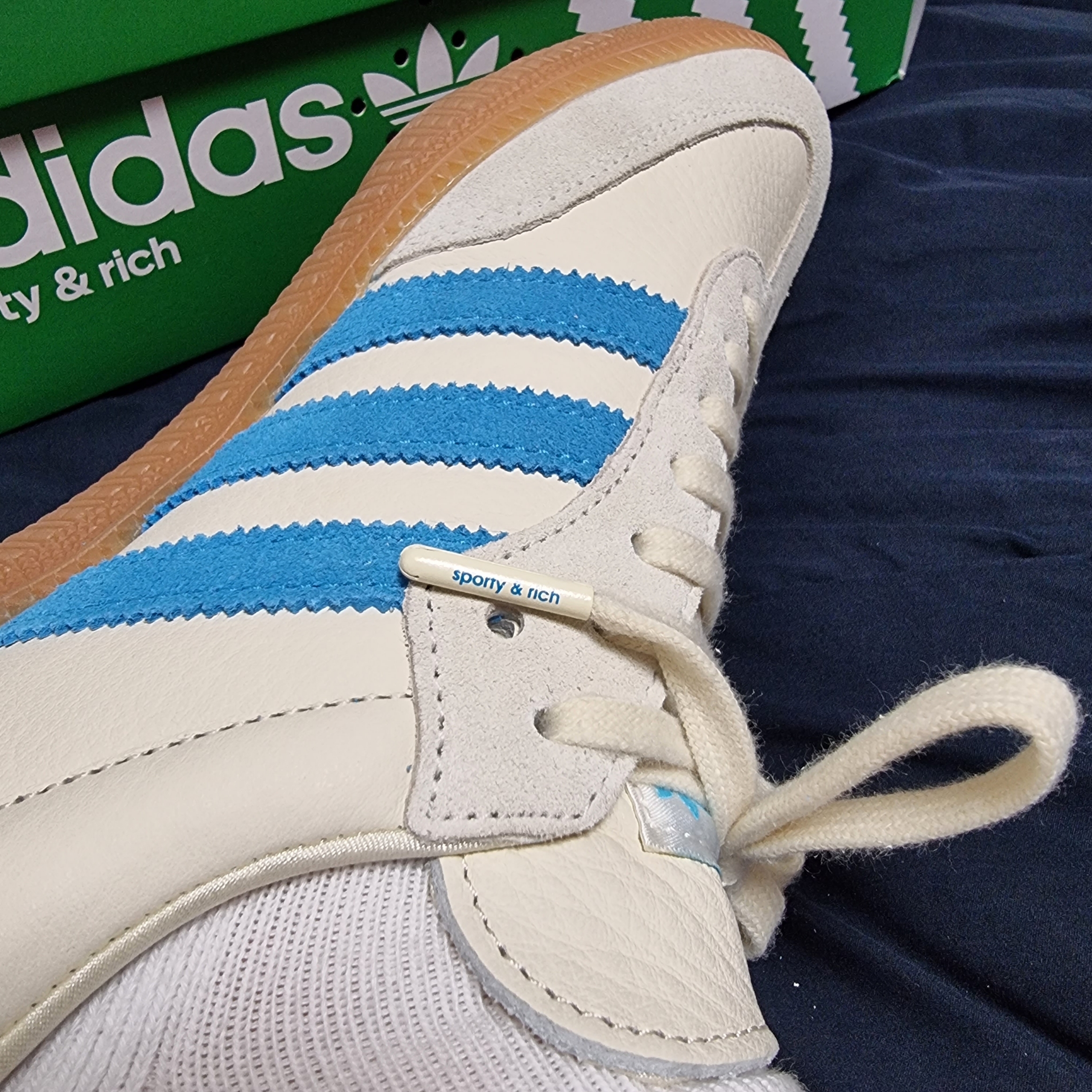 Adidas x Sporty & Rich Samba Cream Blue, Jordan 1 Retro Low OG Black Toe 착용 스타일 - 5