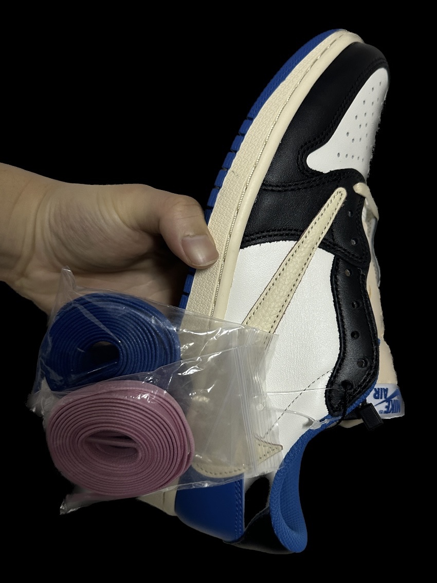 Jordan 1 x Travis Scott x Fragment Retro Low OG SP Military Blue 착용 스타일 - 2