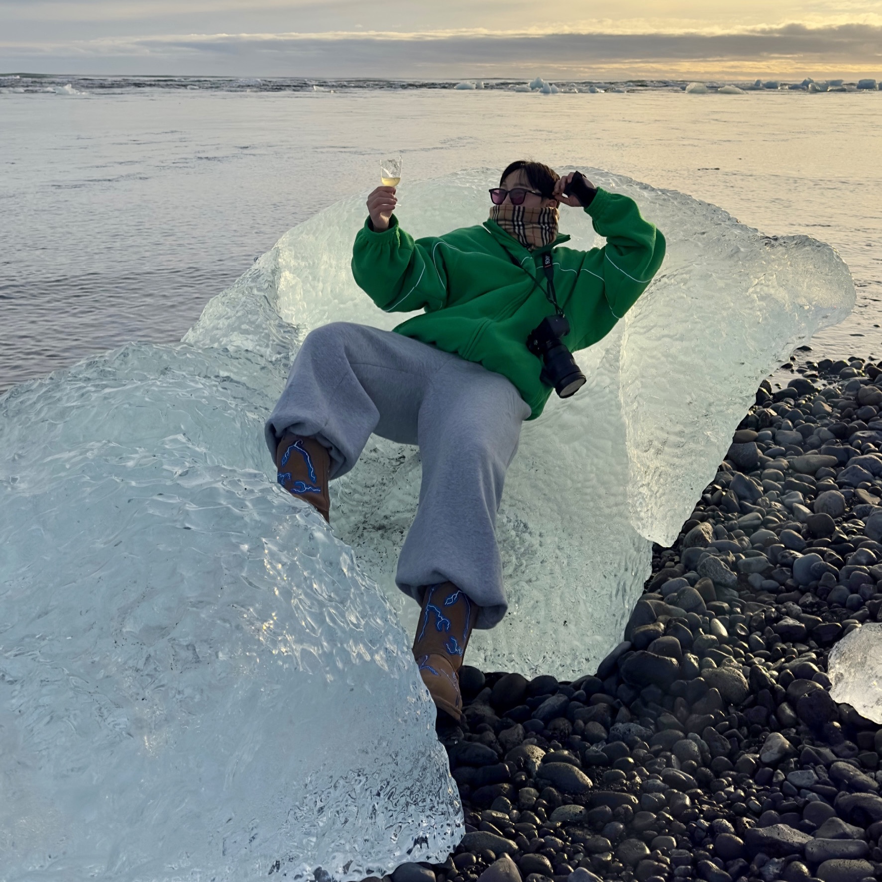 UGG x Palace Lightning Classic Short Boot Chestnut, Supreme x The North Face Faux Fur Nuptse Jacket Green - 20FW 착용 스타일 - 2