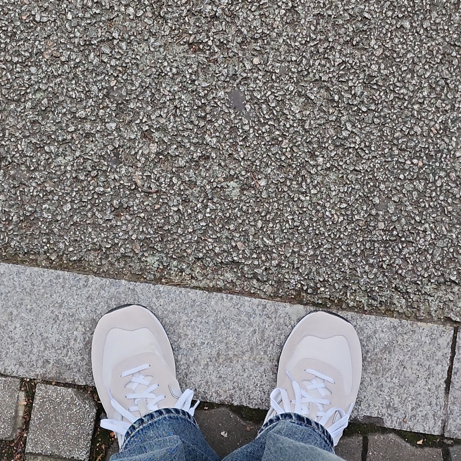 New Balance 574 Ivory - D Standard 착용 스타일